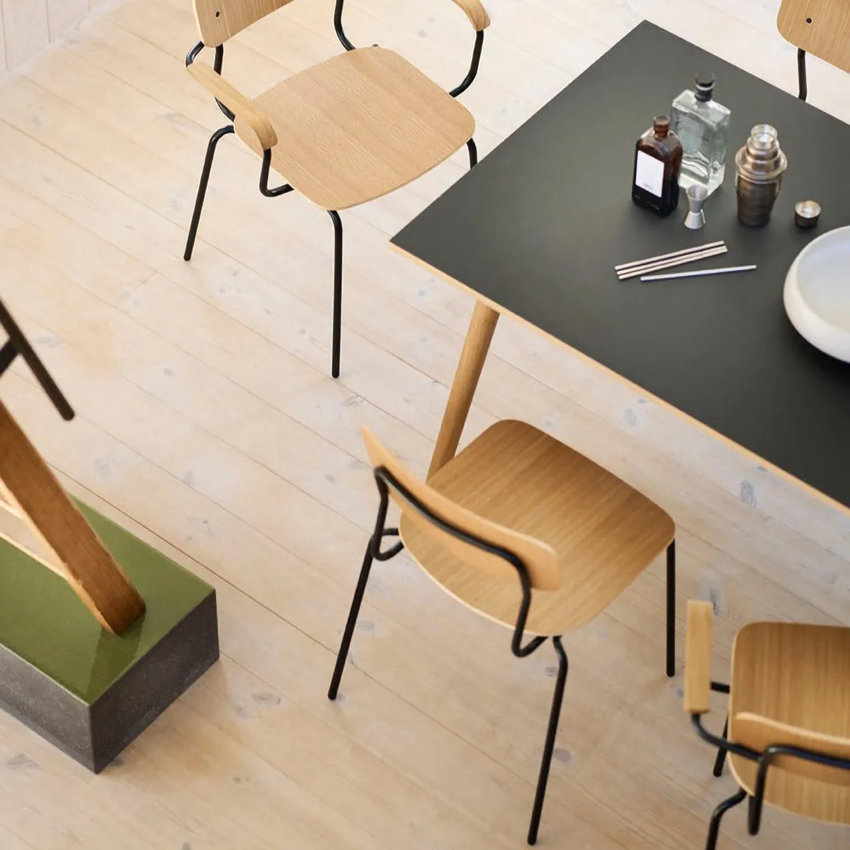 J182 Holmen chair  4-pack, Oak veneer-black legs FDB Møbler