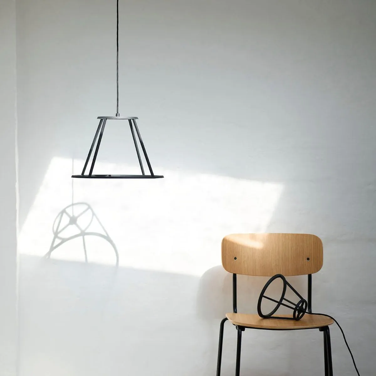 J182 Holmen chair, Oak veneer-black legs FDB Møbler