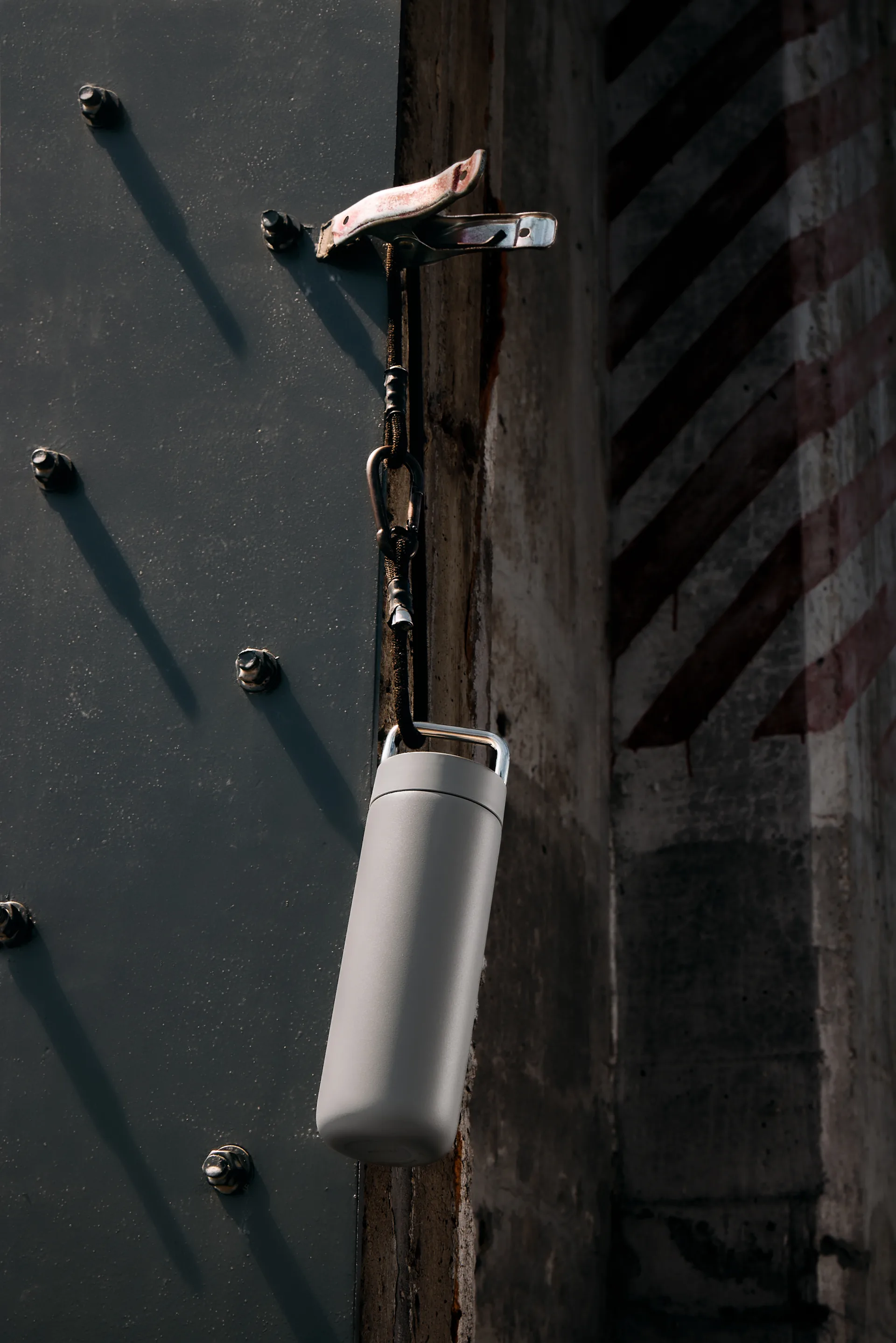 Carter Carry thermos mug 59 cl, Matte grey Fellow