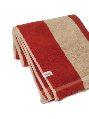 Alee towel 50x100 cm - Light camel-red - ferm LIVING