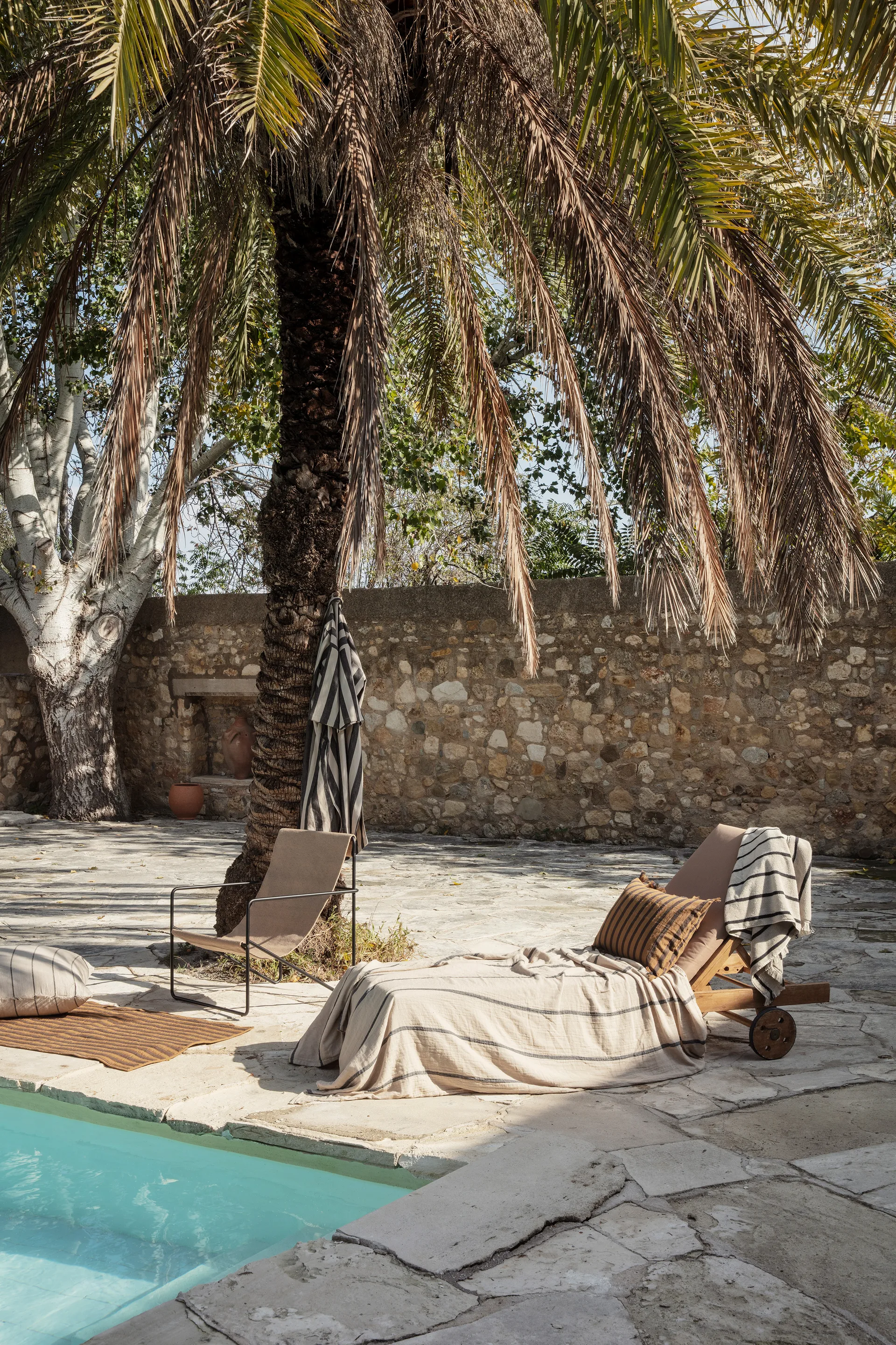 Alee towel 70x140 cm, Sand-black Ferm Living