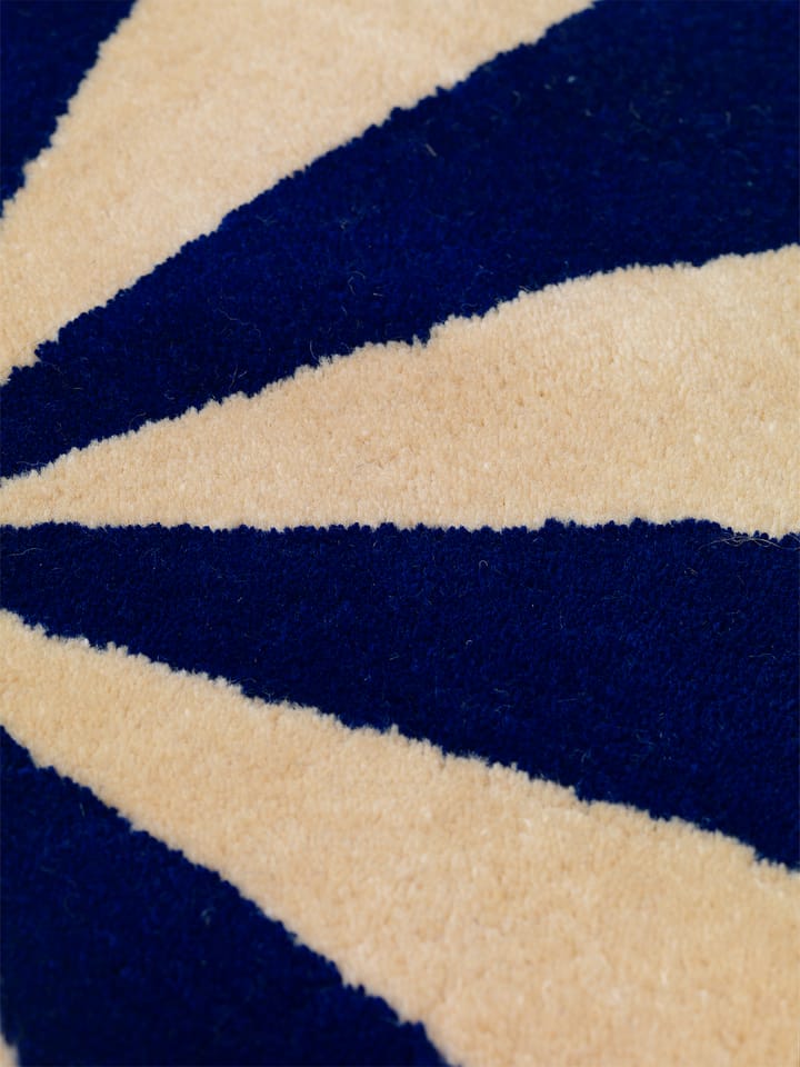 Arch hand tufted rug  Ø130 cm - Bright blue-Off white - Ferm LIVING