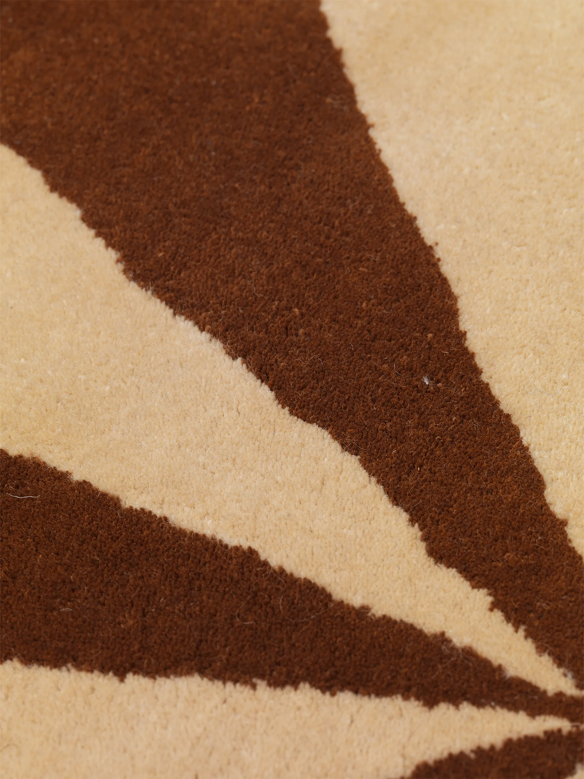 Arch hand tufted rug Ø130 cm, Dark brick-off white Ferm Living