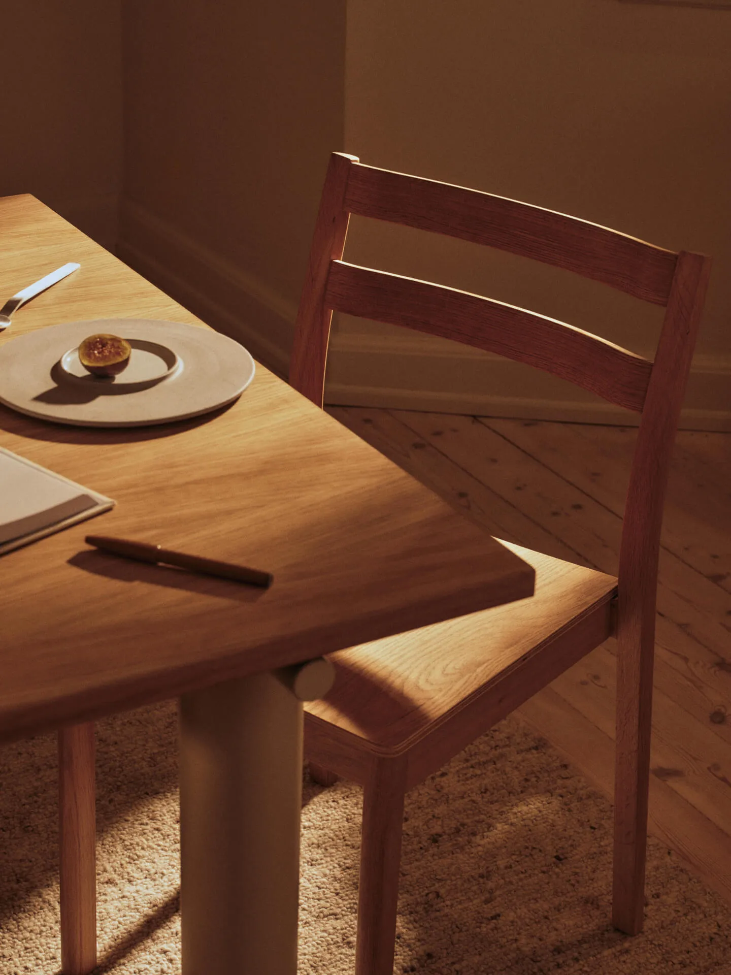 Atura dining table, Light cashmere oak veneer, 90x160 cm Ferm Living