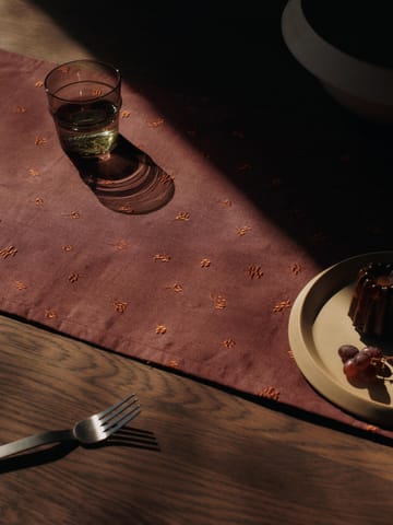 Baies runner 40x180 cm - Dark grape-picante - Ferm Living