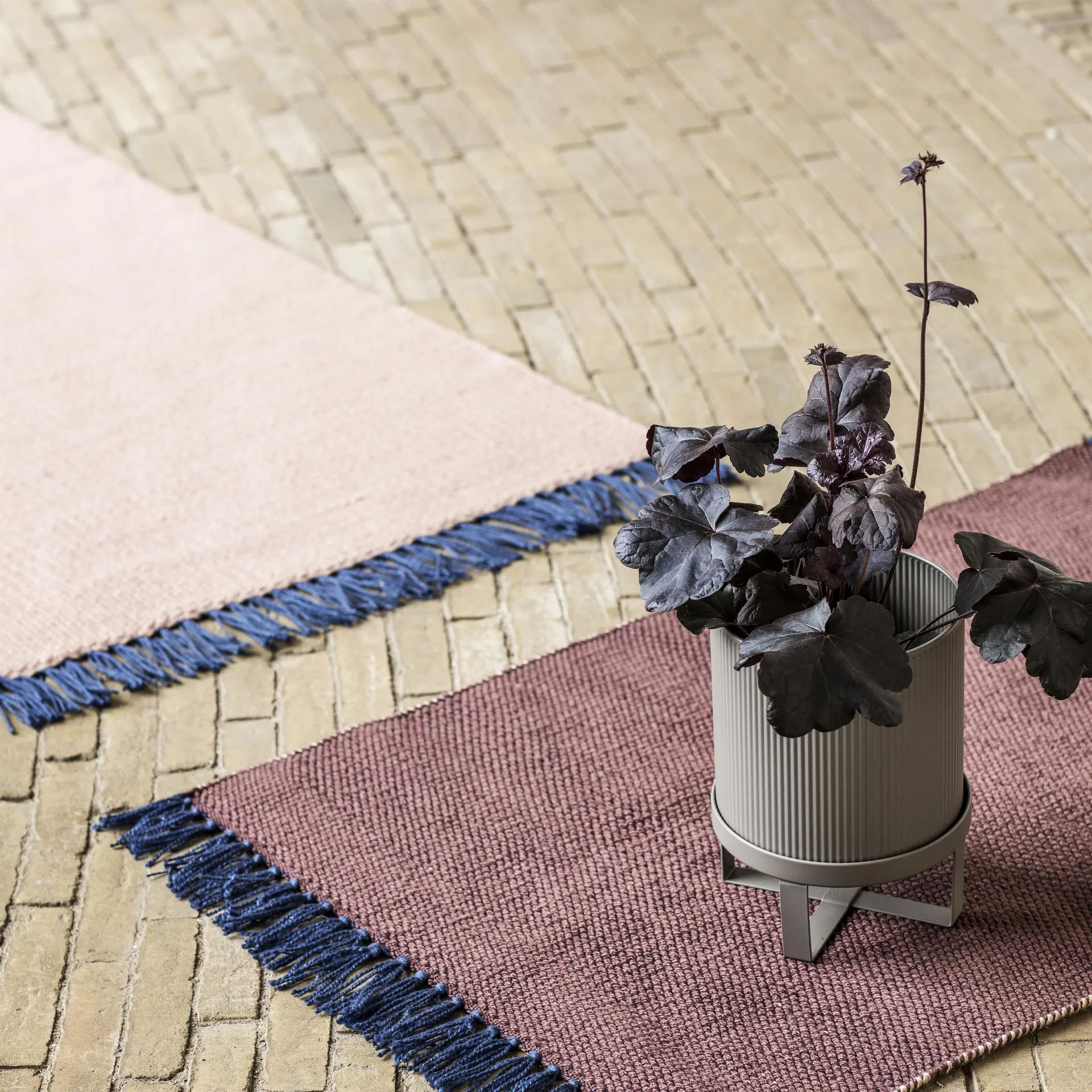 Bau flower pot small Ø18 cm, grey Ferm Living