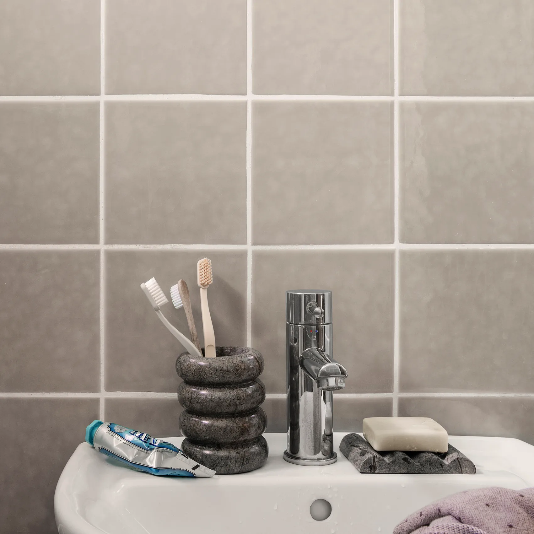 Bendum toothbrush mug, brown marble Ferm Living