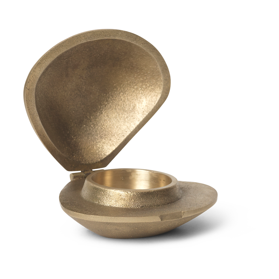 Ferm Living Clam candle holder Brass | Scandinavian Design | Tea light holders, lanterns & candle dishes | Gold-coloured
