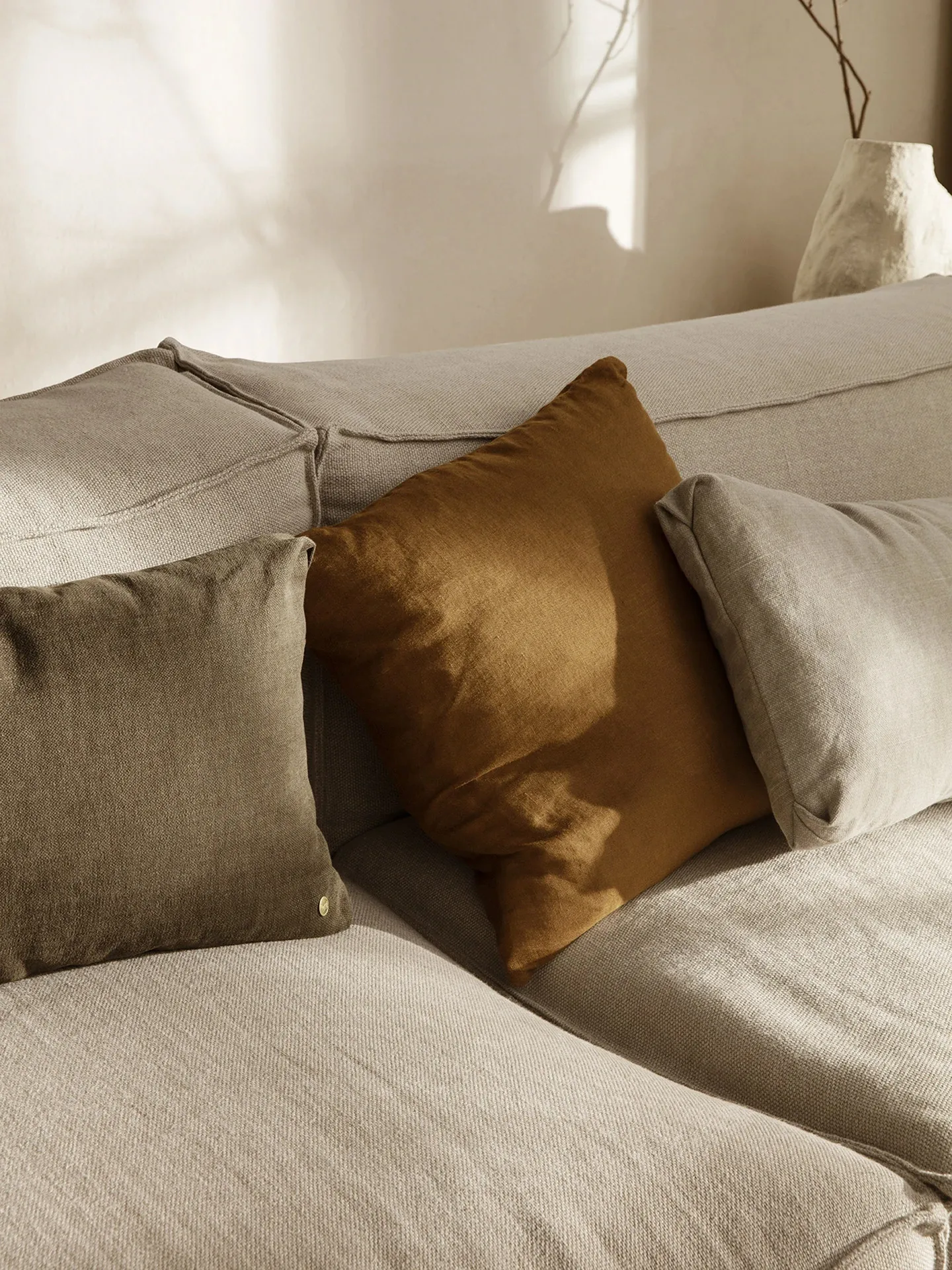 Clean cushion Hot Madison 40x60 cm, Smoked chocolate Ferm Living