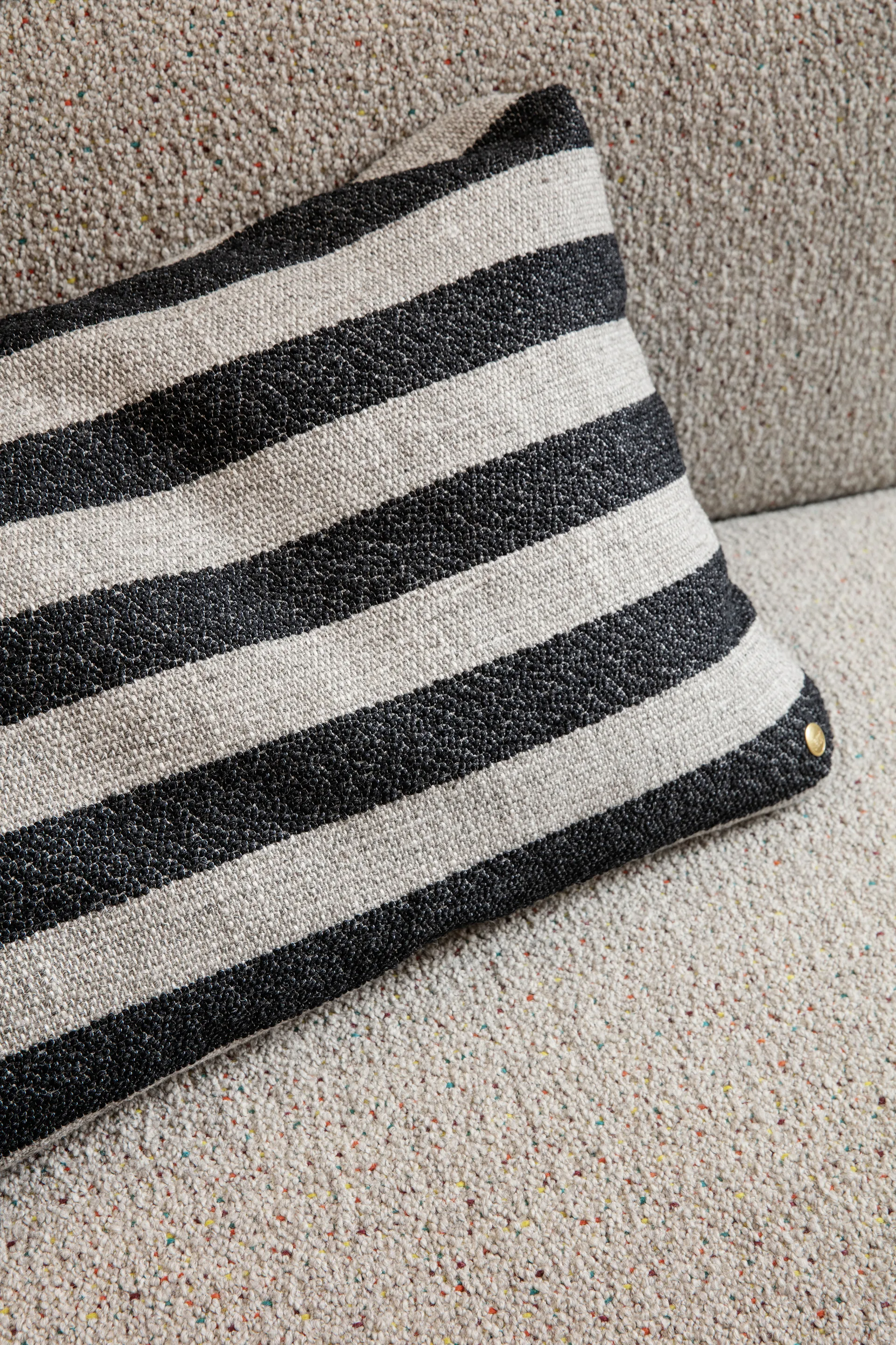 Clean cushion Louisiana 40x60 cm, Sand-black Ferm Living