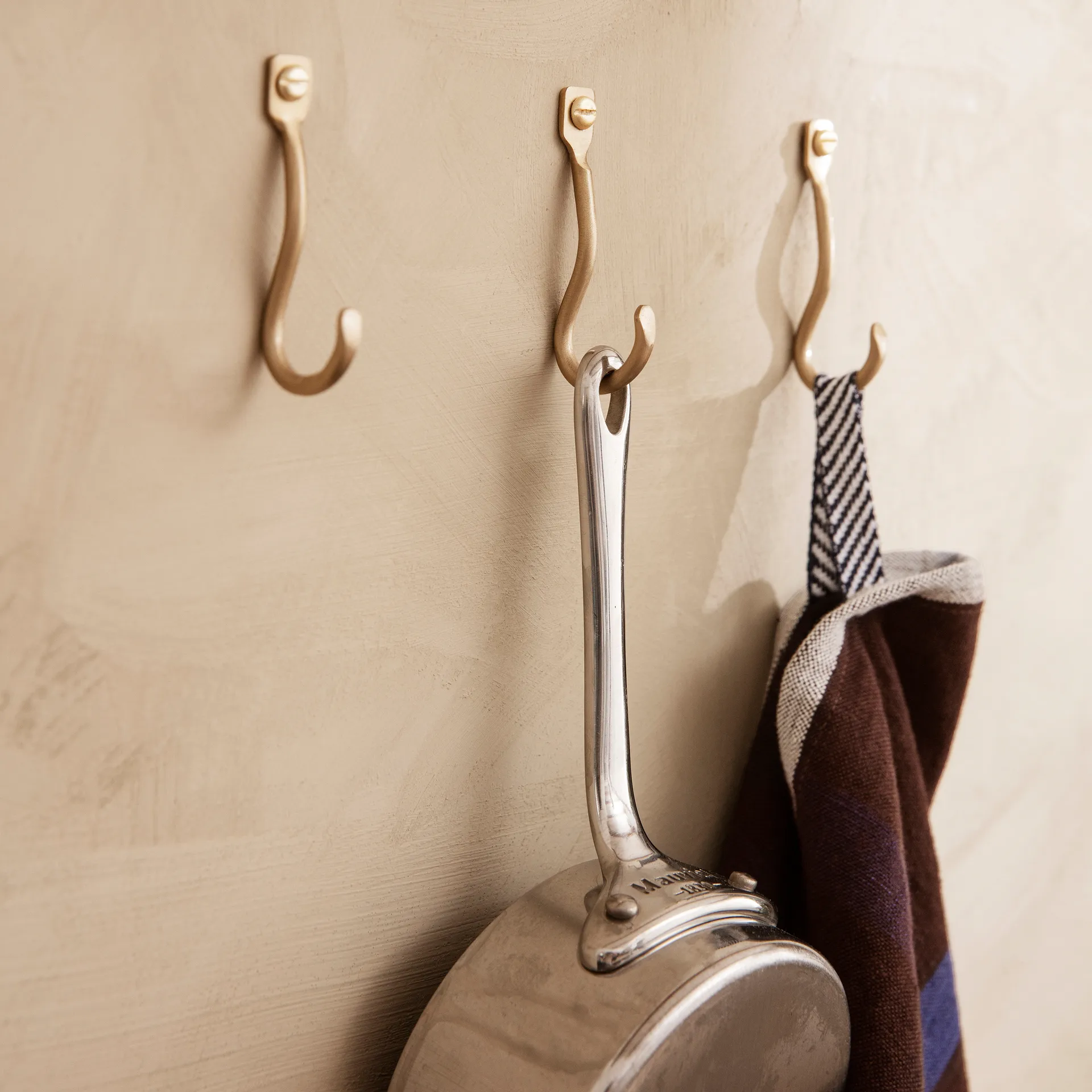 Curvature hook 3-pack, brass Ferm Living