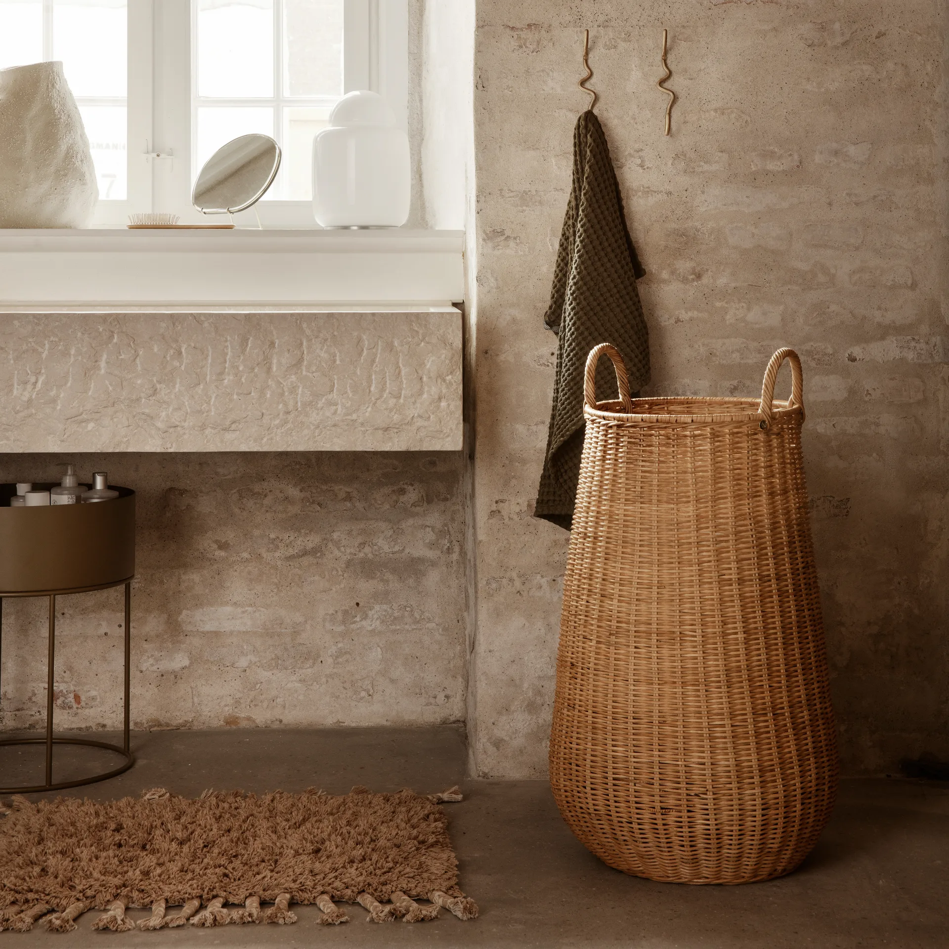 Curvature hook single, brass Ferm Living