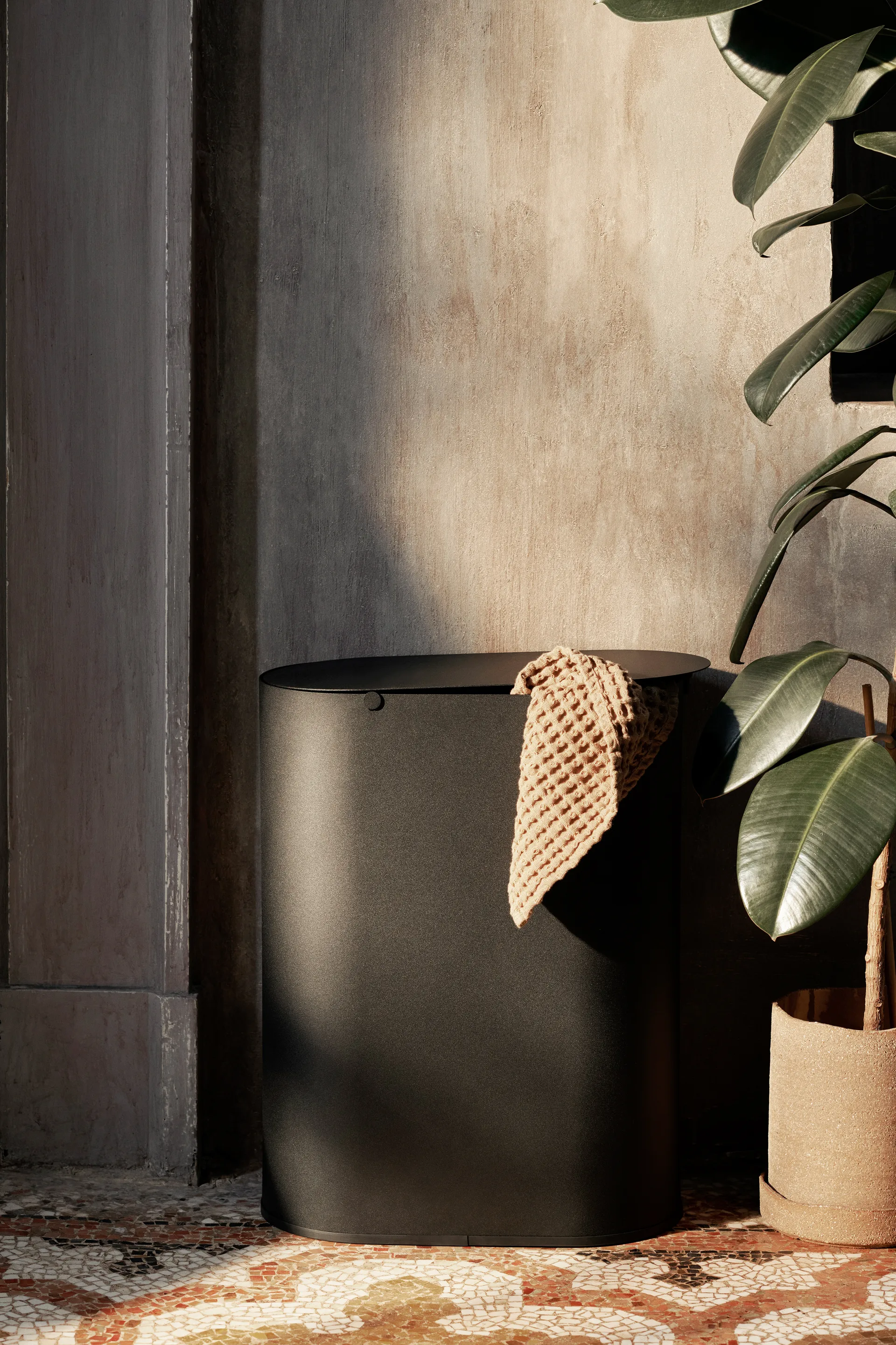 Enkel waste bin medium, Black Ferm Living