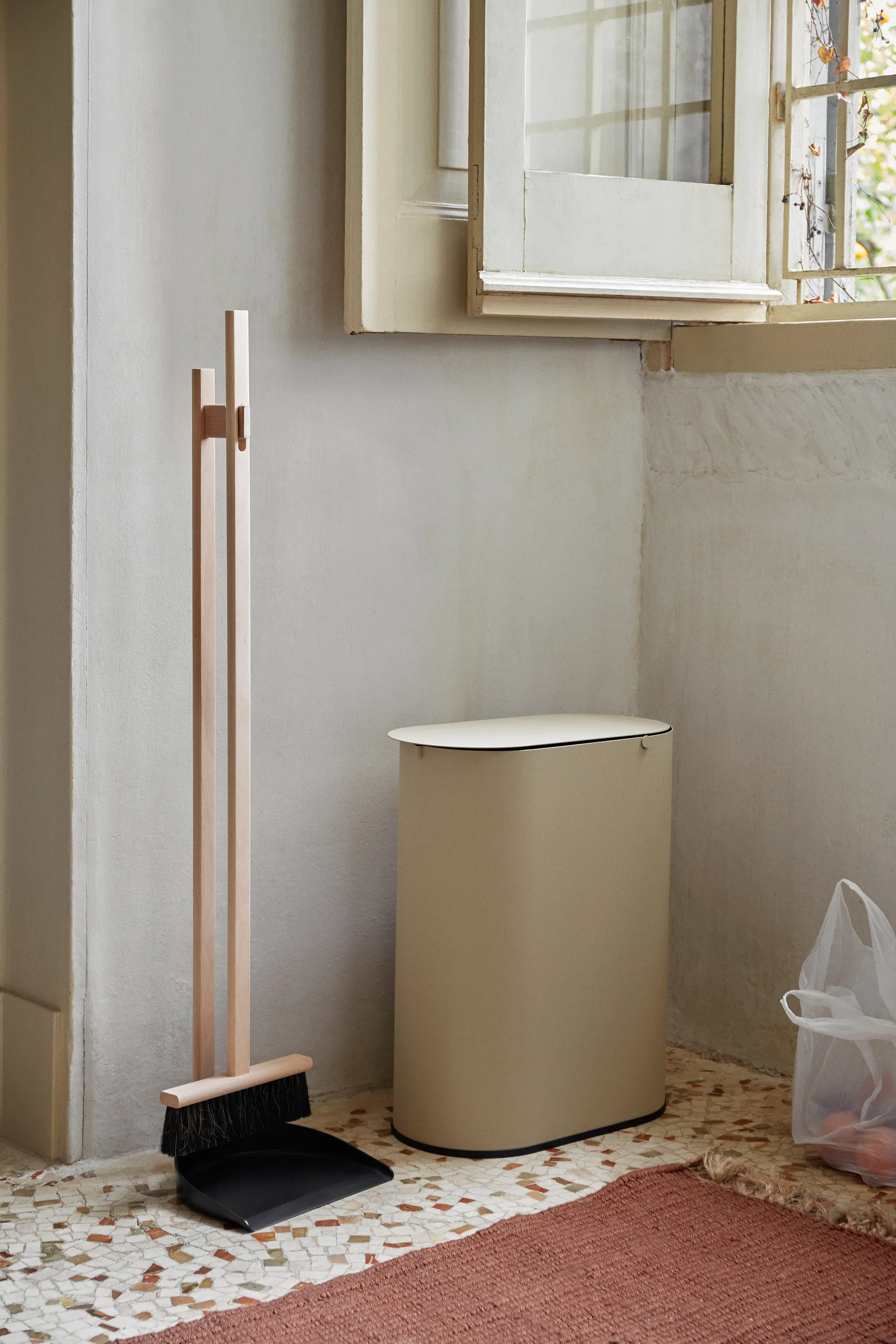 Enkel waste bin medium, Cashmere Ferm Living