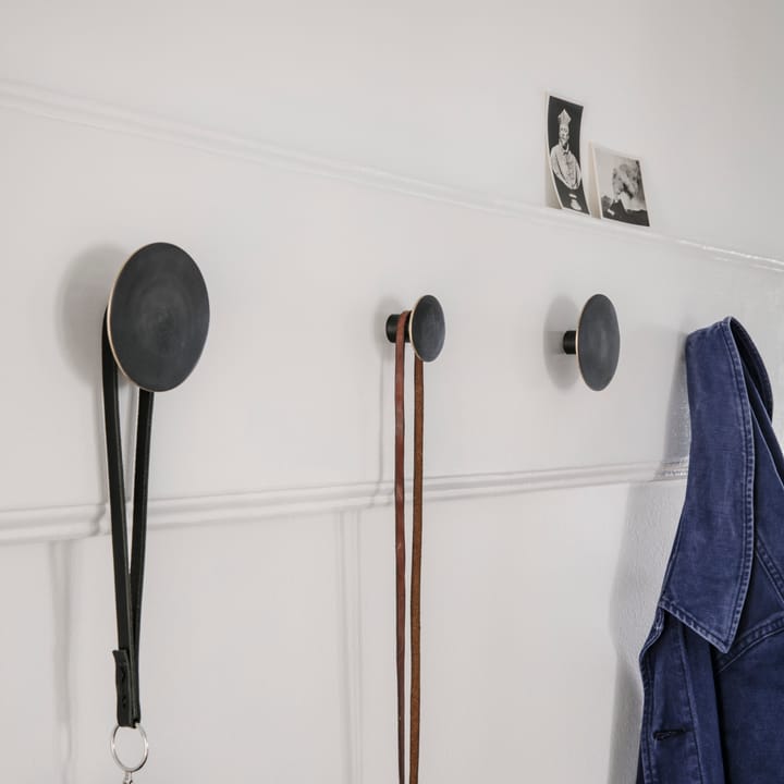 Flat Circle knob black-brass, Ø4 cm Ferm Living