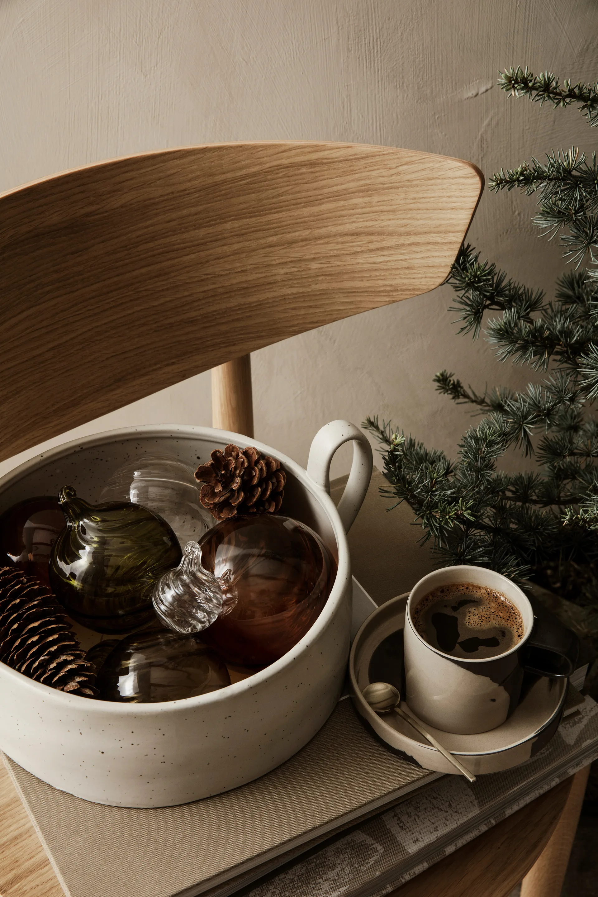 Flow Centrepiece bowl, Off-white speckle Ferm Living