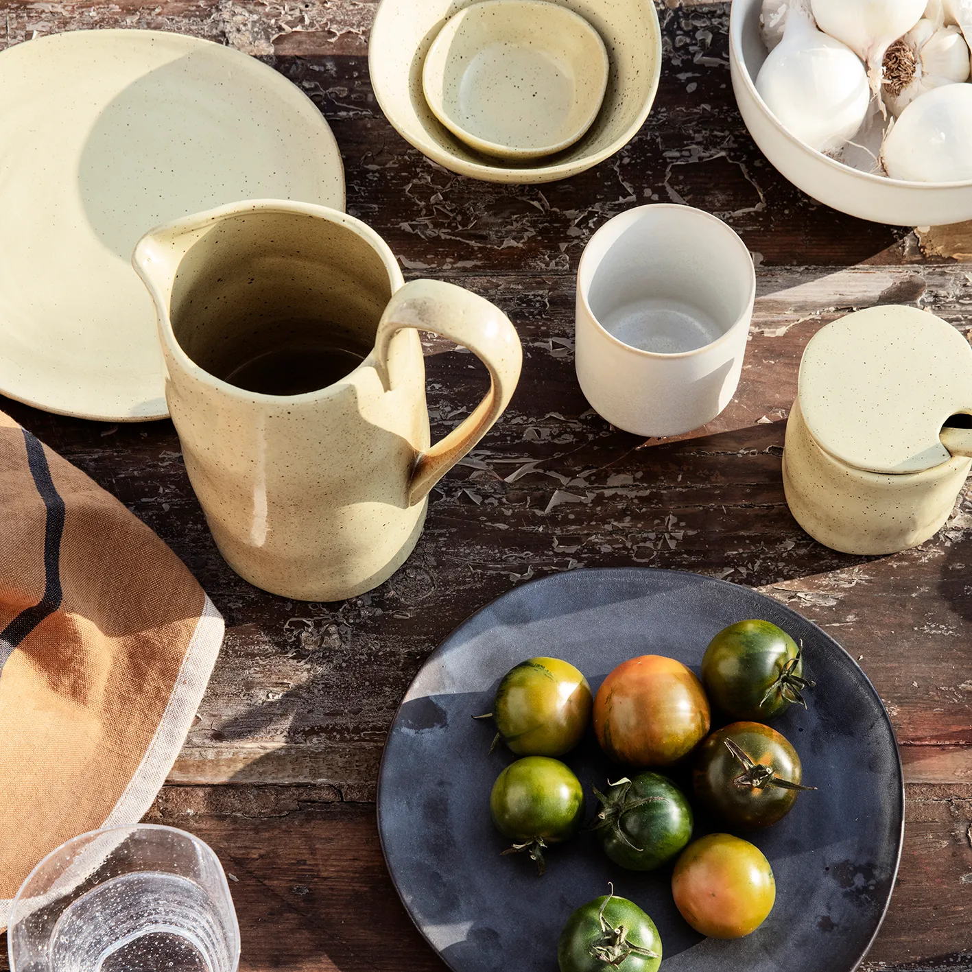 Flow plate 22 cm, yellow-speckled Ferm Living