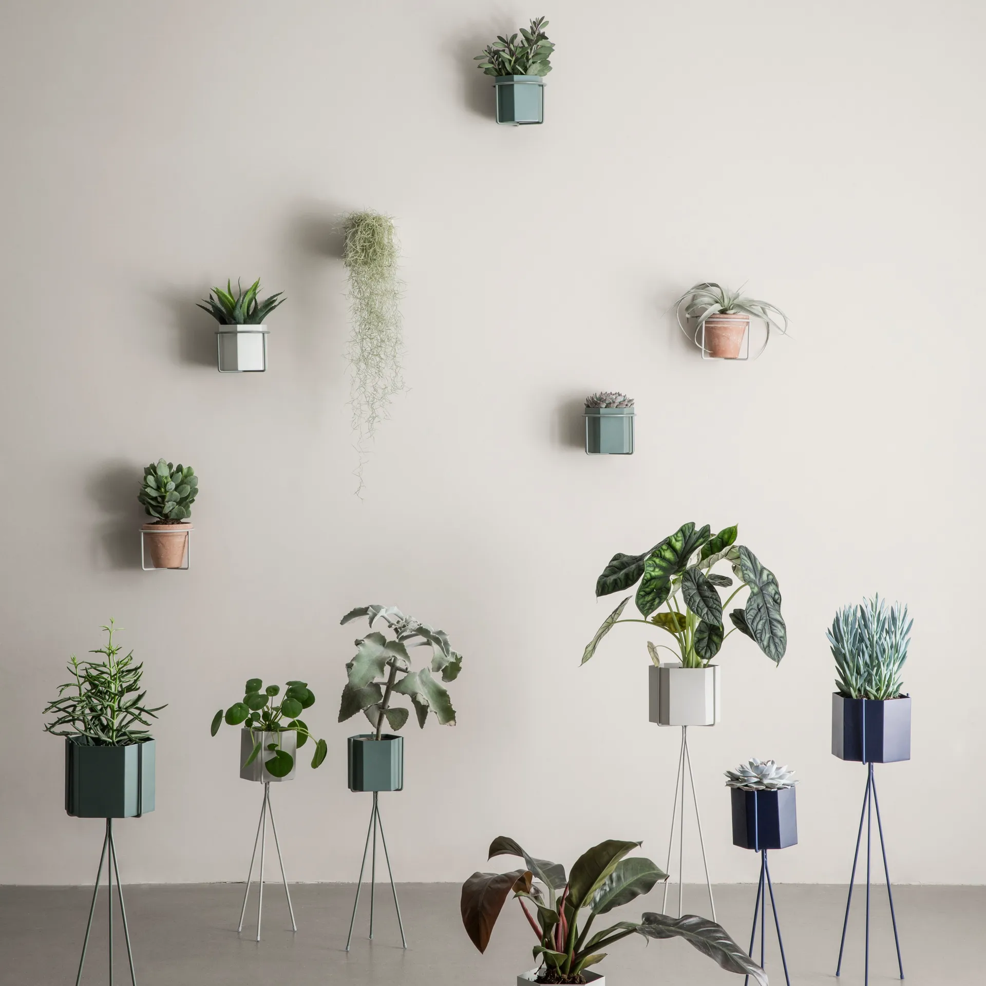 Hexagon flower pot grey, extra large Ferm Living