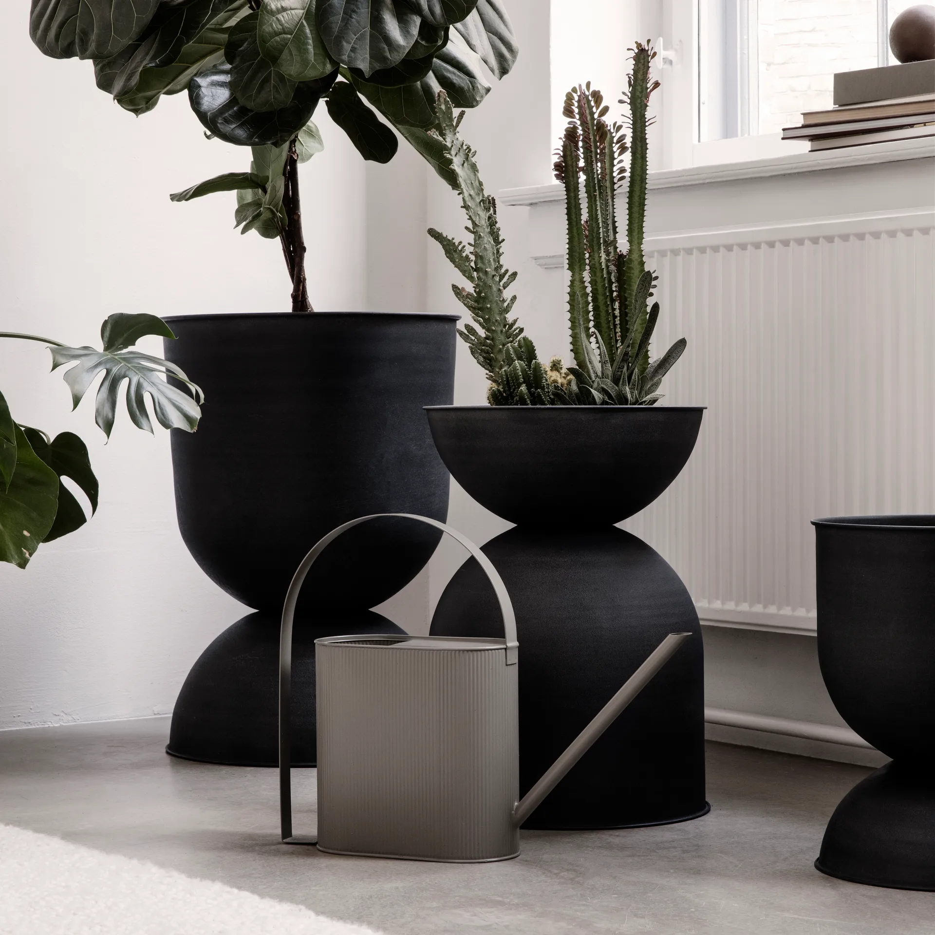 Hourglass flower pot medium Ø40 cm, Black-dark grey Ferm Living