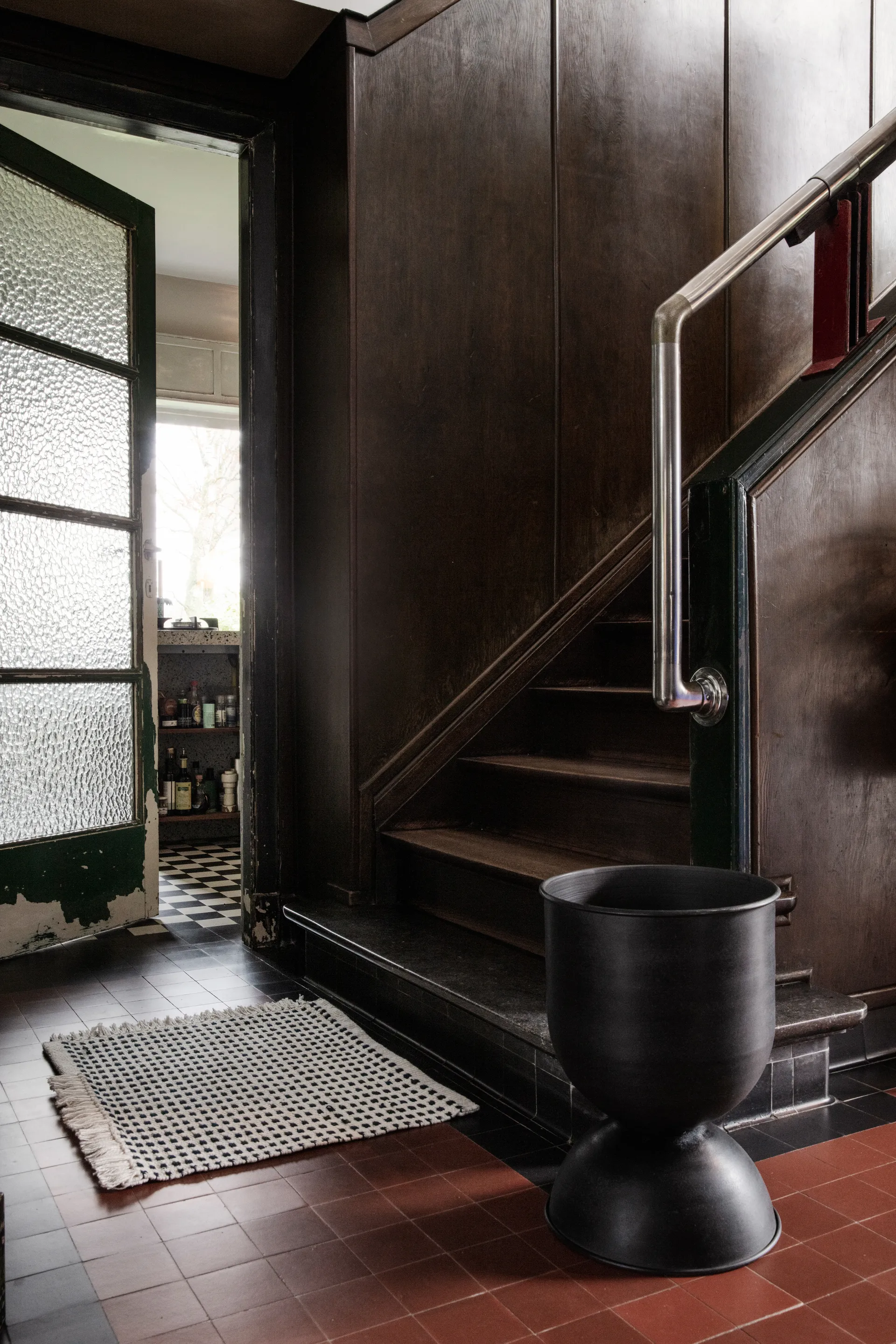 Hourglass flower pot medium Ø40 cm, Black-dark grey Ferm Living