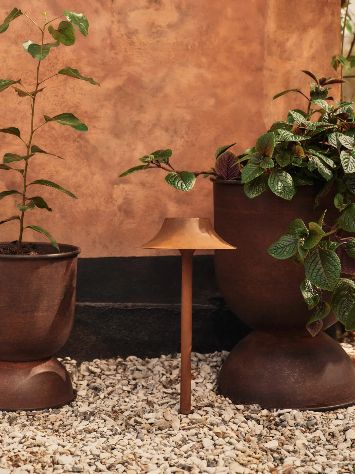 Hourglass flower pot small Ø30 cm, Rust Ferm Living