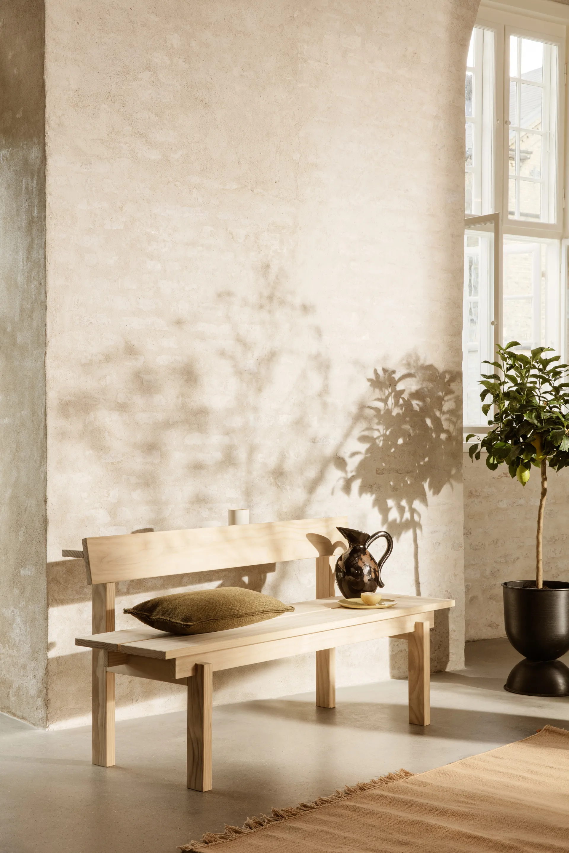 Hourglass flower pot small Ø31 cm, Black-dark grey Ferm Living