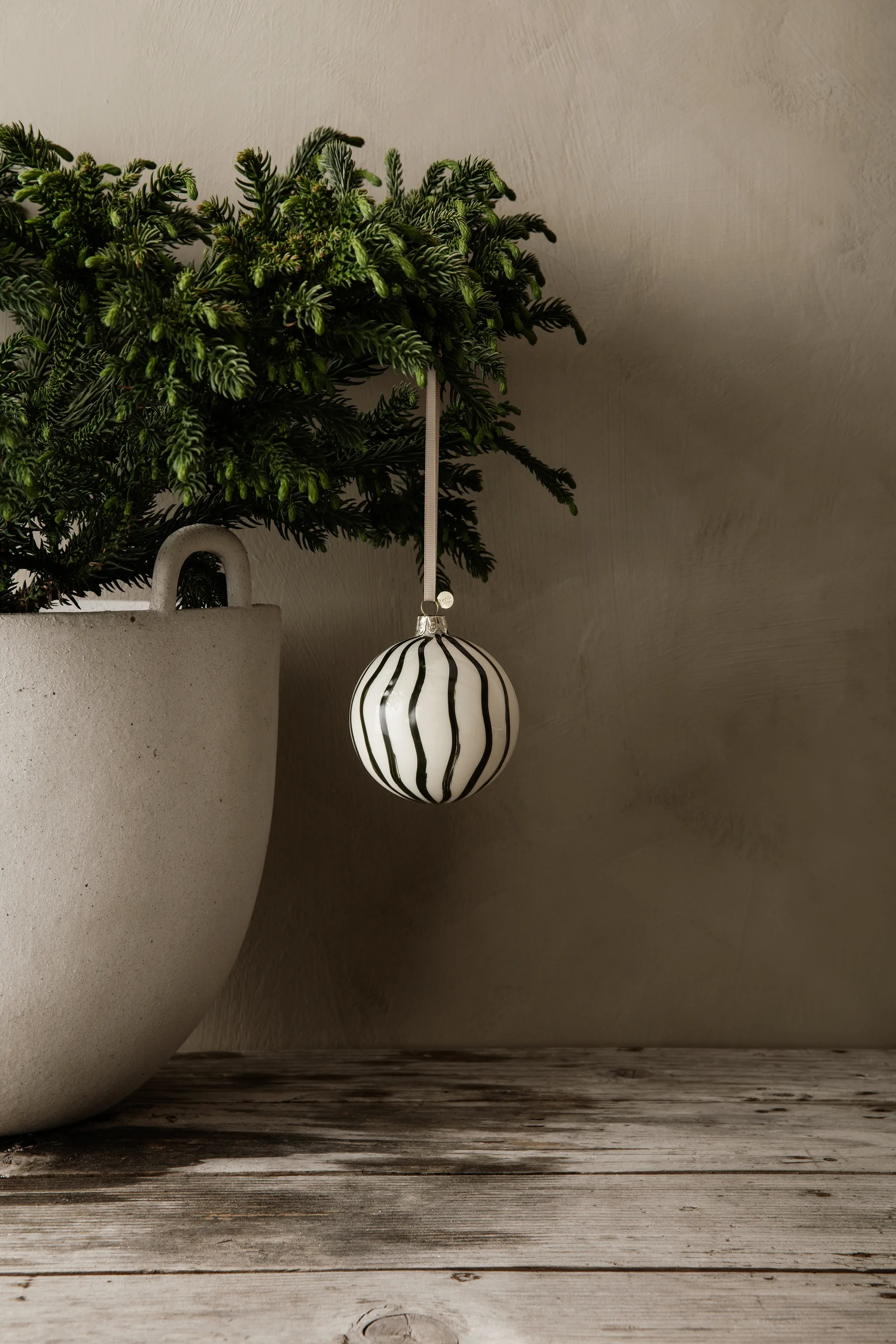 Lines Christmas decoration Ø8 cm 4-pack, Green Ferm Living