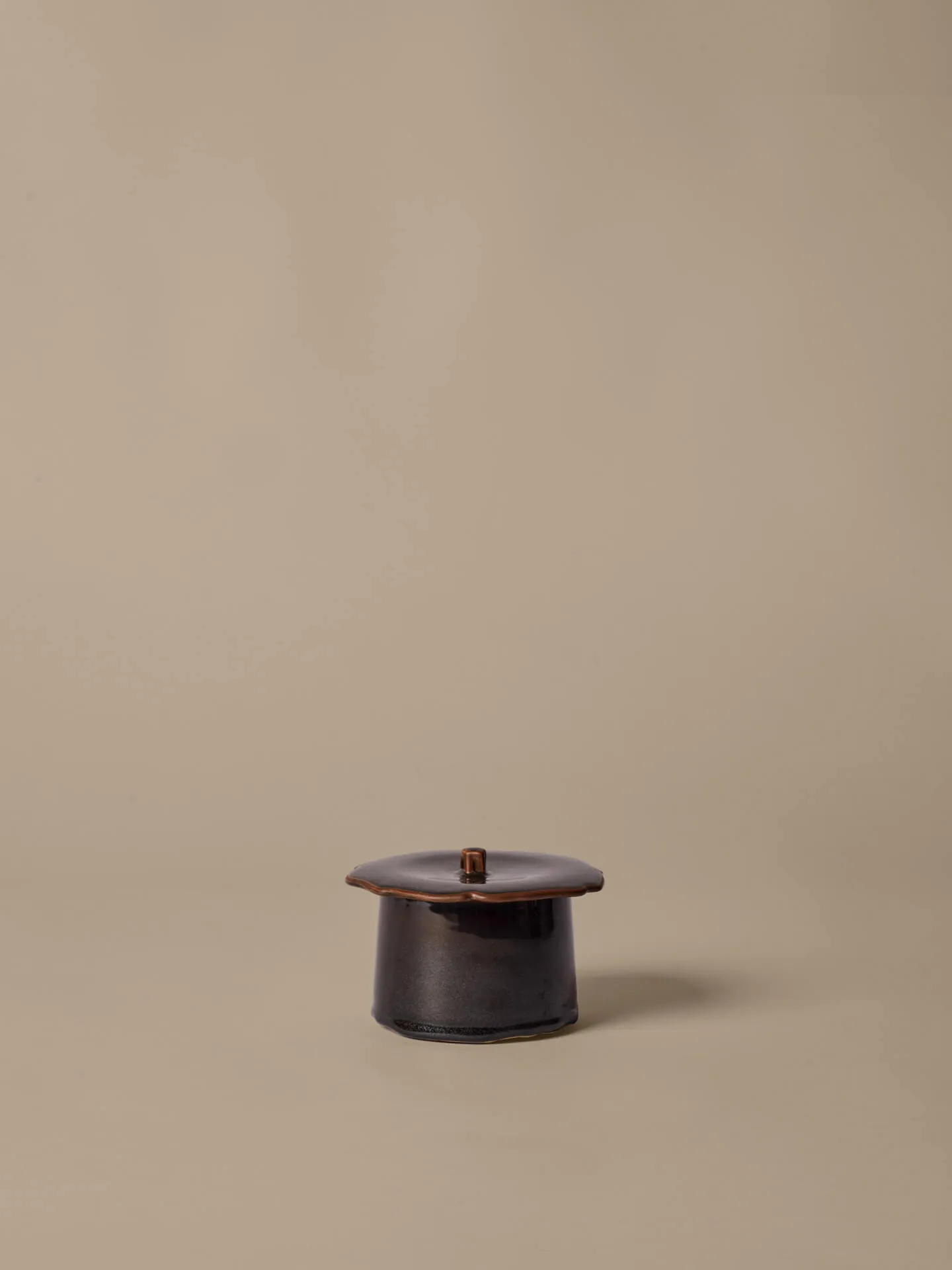 Marnen jar with lid, Carob brown, Ø11x9 cm Ferm Living
