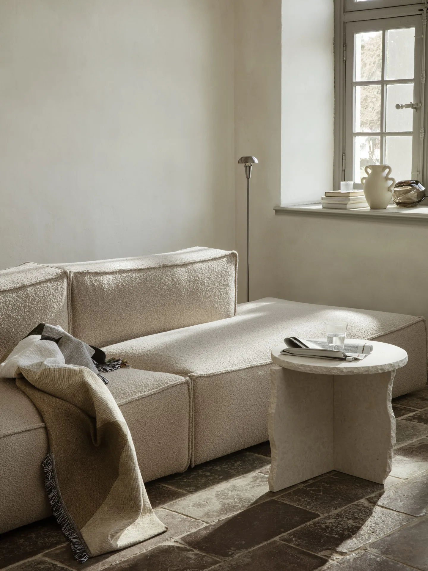 Mineral Sculptural table Ø52 cm, Bianco Curia Ferm Living