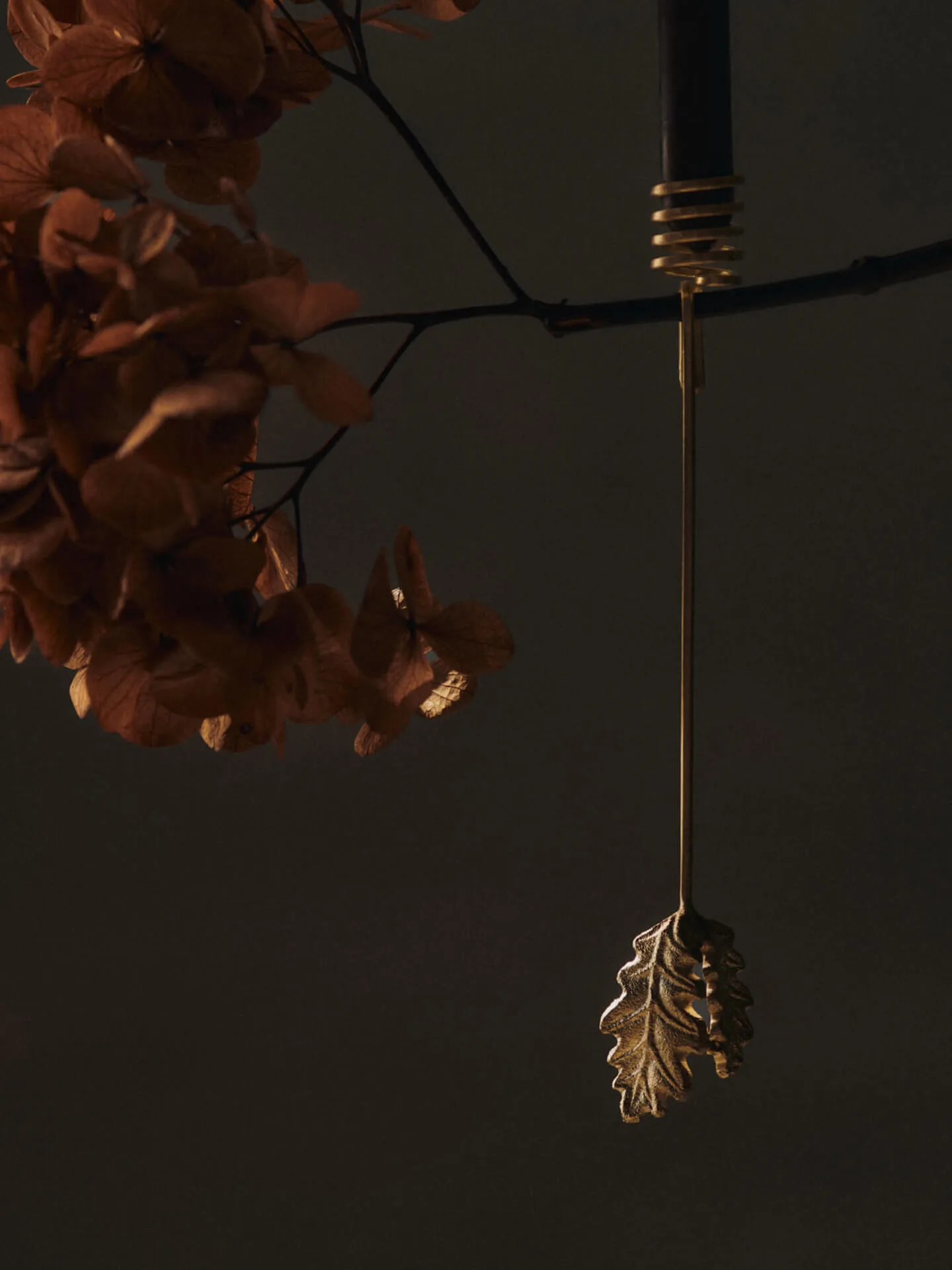 Oak leaf Christmas tree candle holder 4-pack, Brass Ferm Living