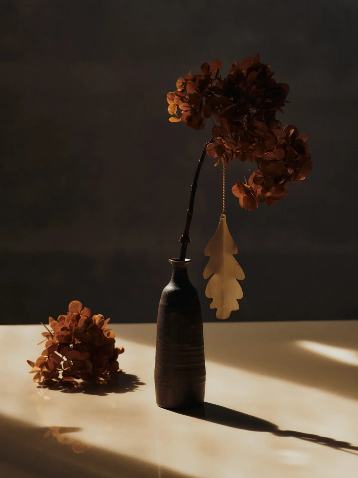 Oak leaf decorative hanging 13.5 cm 4 pack, Brass Ferm Living