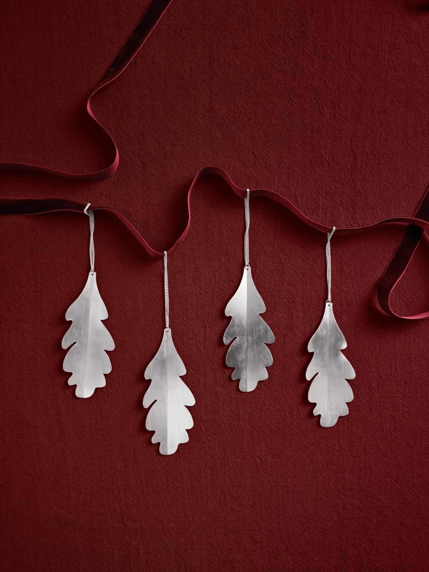 Oak leaf decorative hanging 13.5 cm 4 pack, Silver Ferm Living