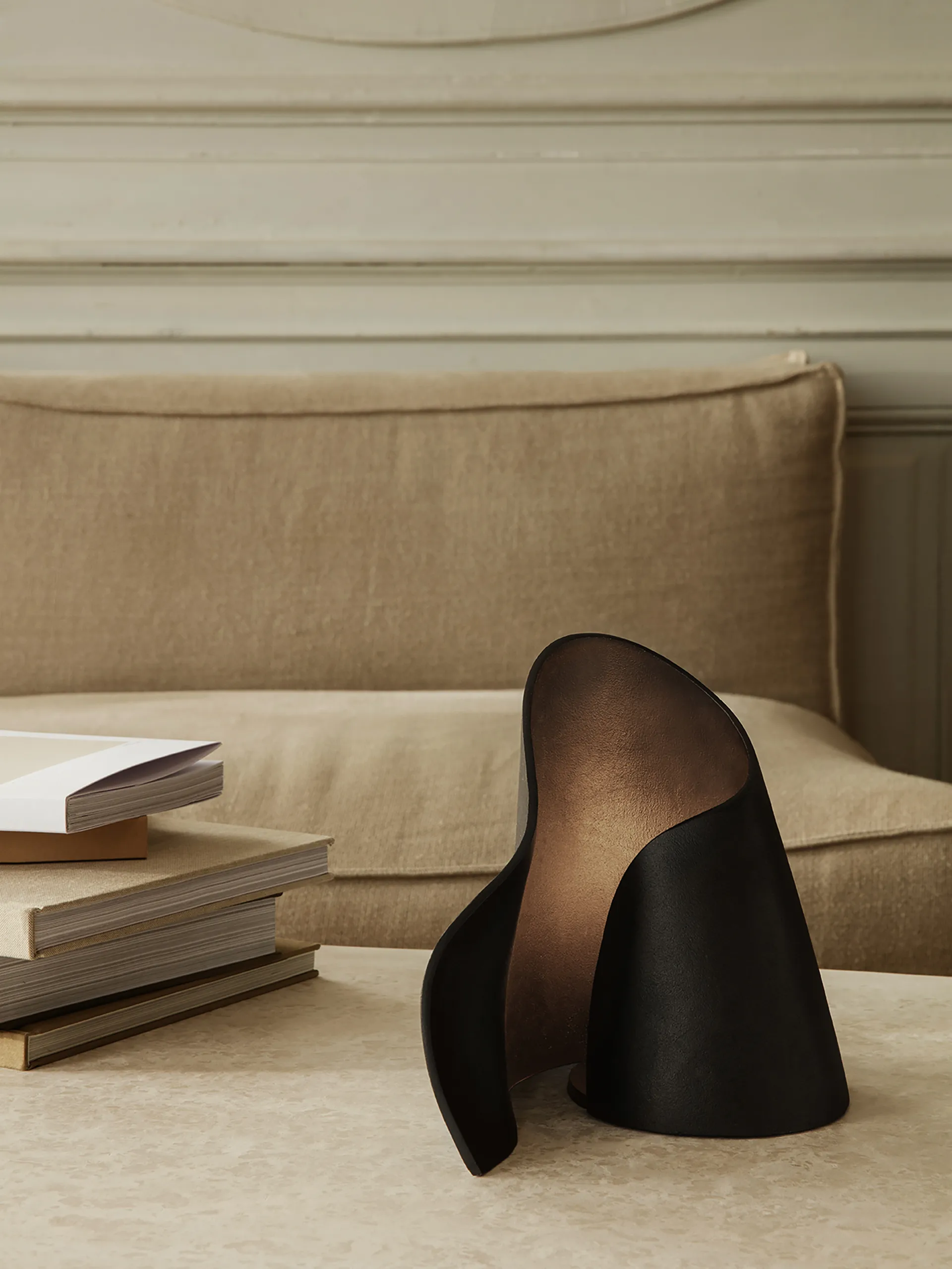 Oyster table lamp, Black Ferm Living