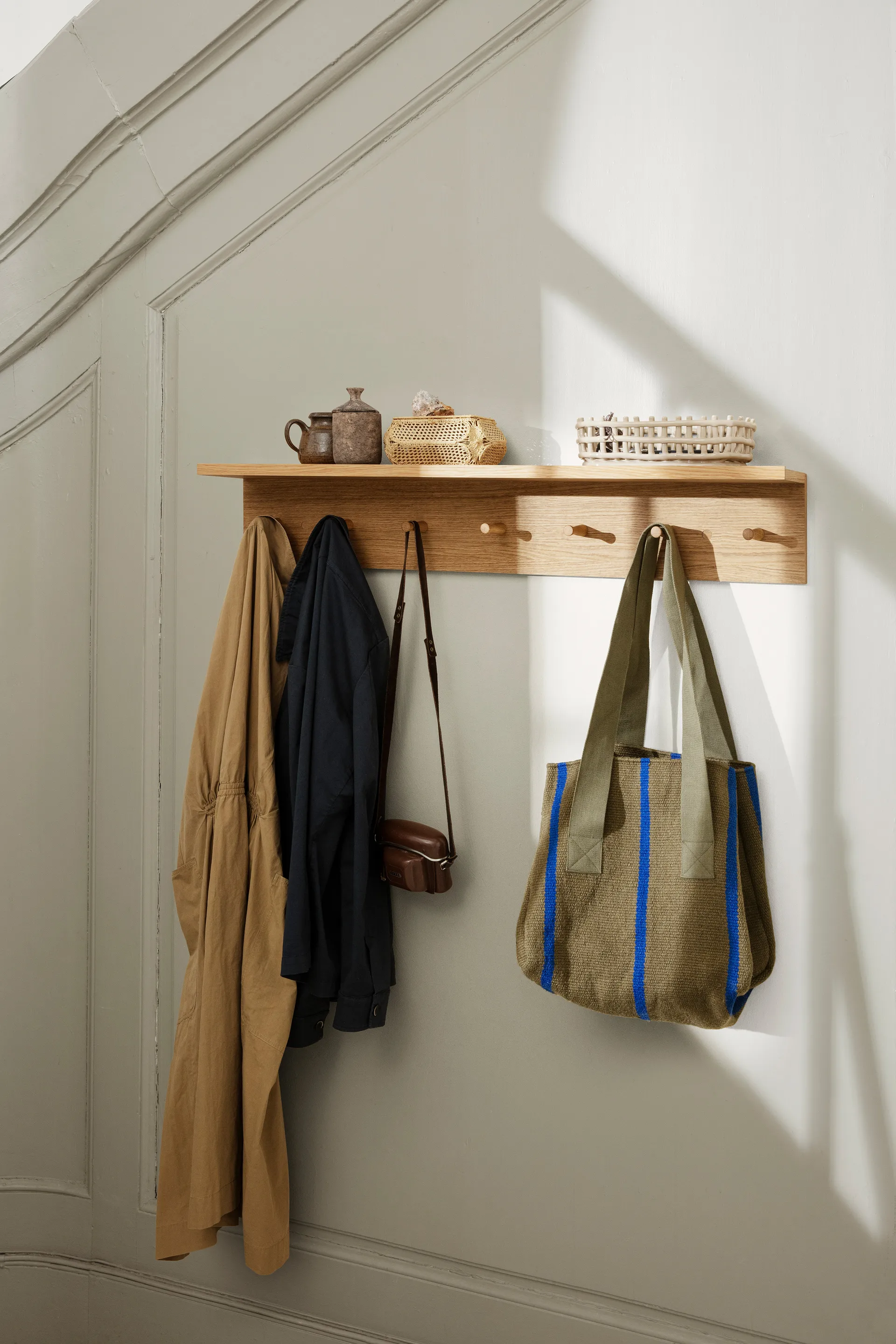 Place Rack hooks and shelf oak, Medium Ferm Living