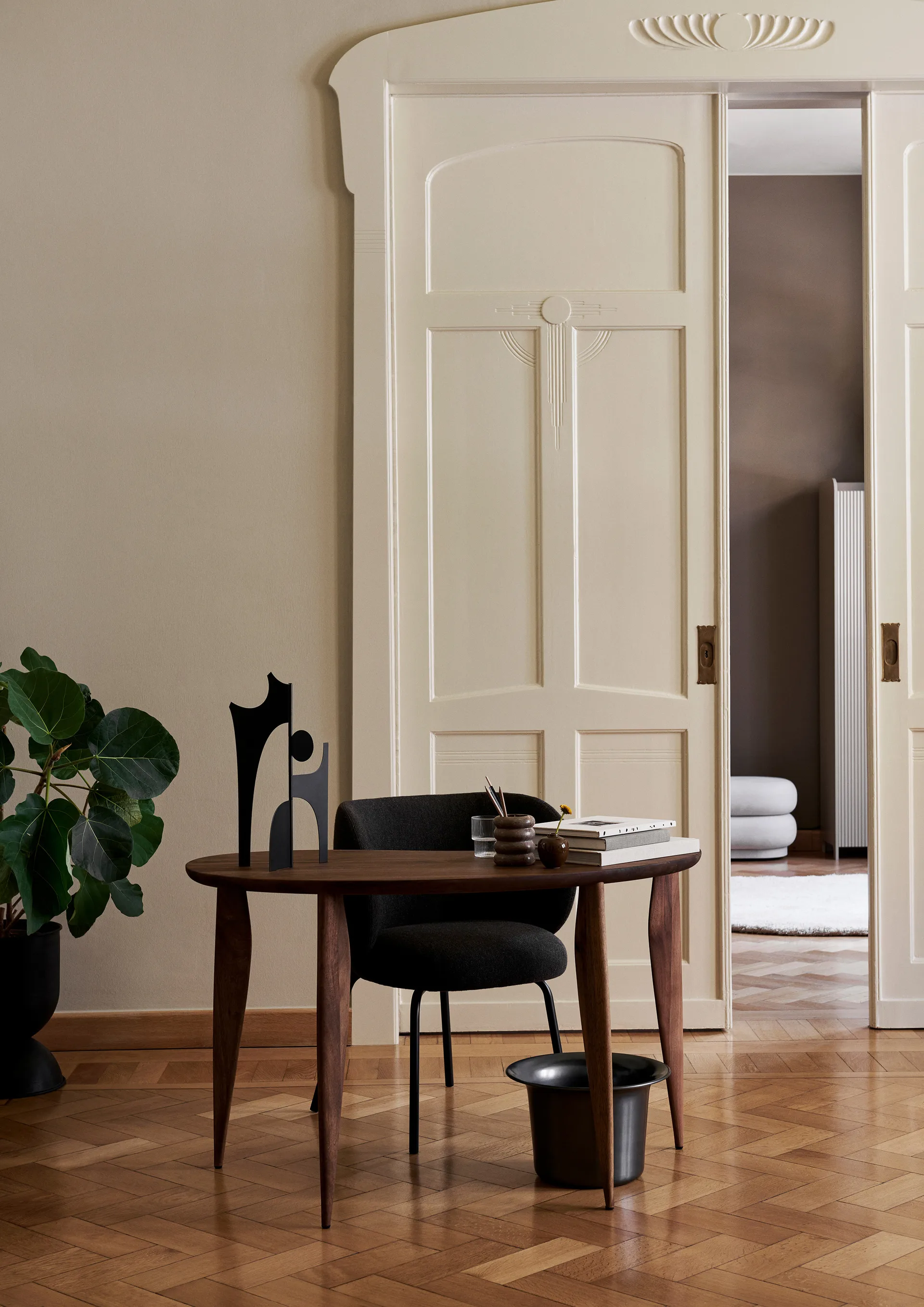 Rico hallingdal dining chair, Dark grey brown-cashmere Ferm Living