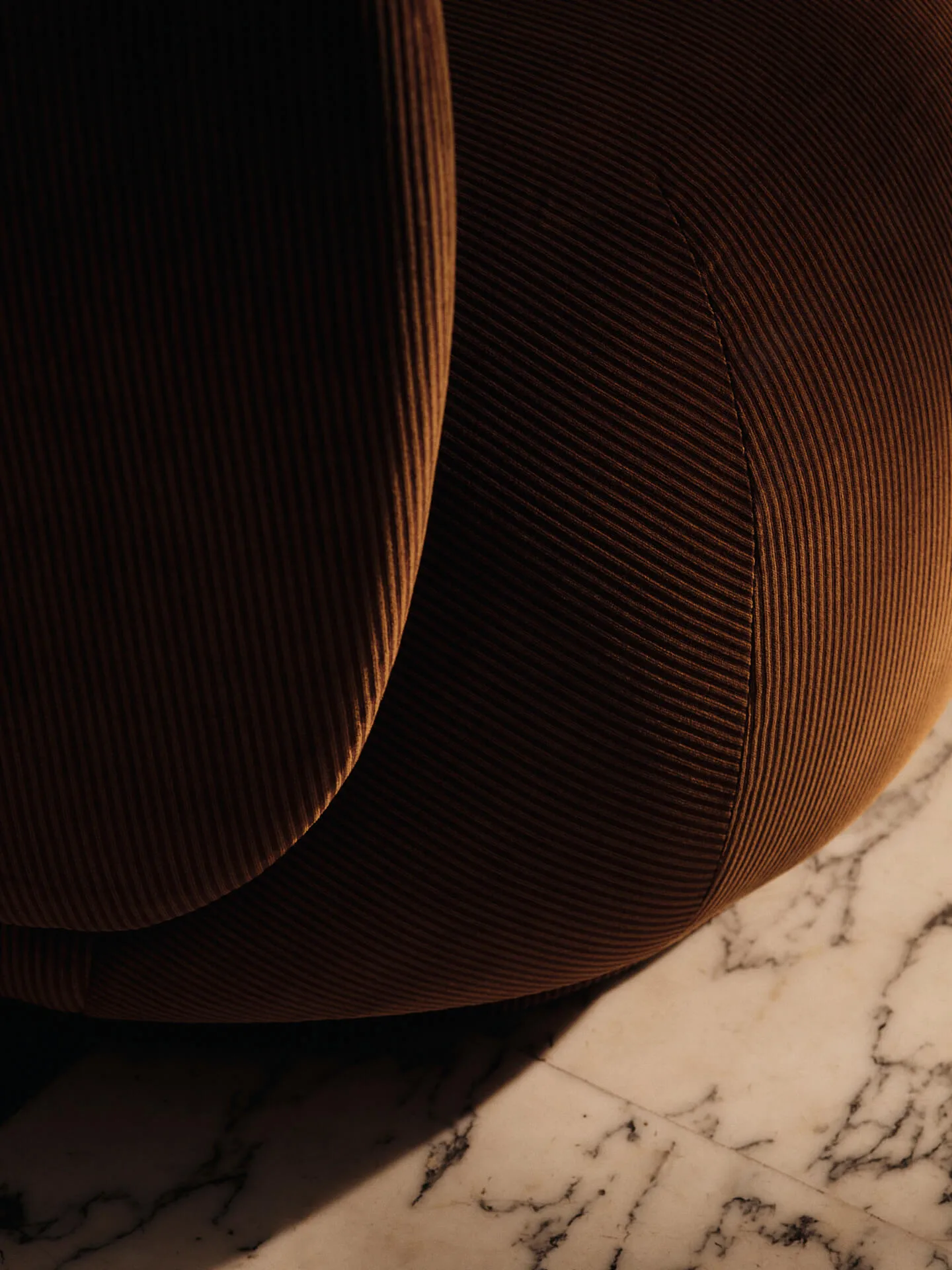 Rico lounge chair swivel, Devoré velvet-Rust Ferm Living