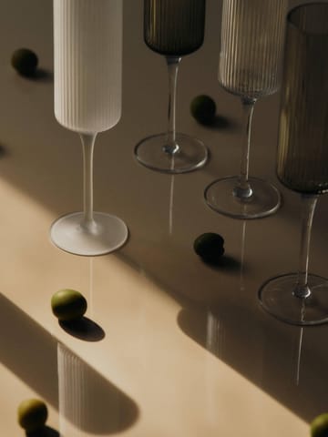Ripple Champagne flutes champagne glasses 15 cl 2-pack - Clear - Ferm Living
