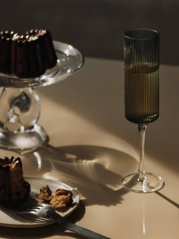 Ripple Champagne flutes champagne glasses 15 cl 2-pack - Smoked Grey - Ferm Living