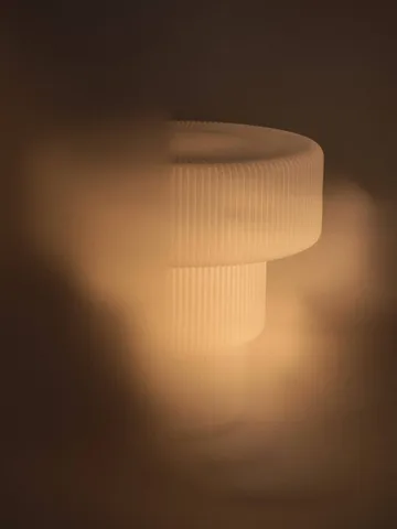 Ripple table lamp - White, Ø28x28 cm - Ferm Living