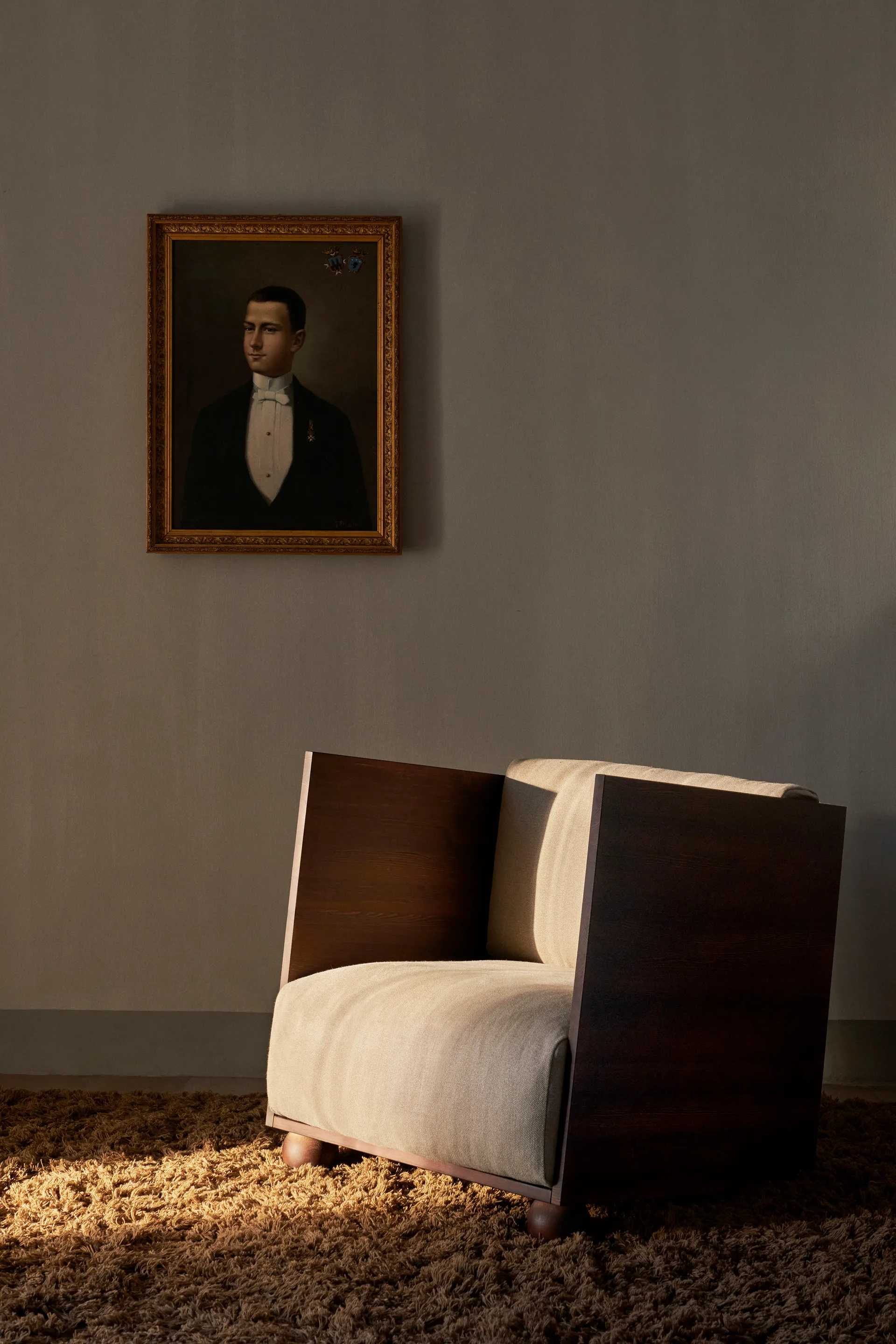 Room lounge chair rich linen, Dark stained-natureal Ferm Living