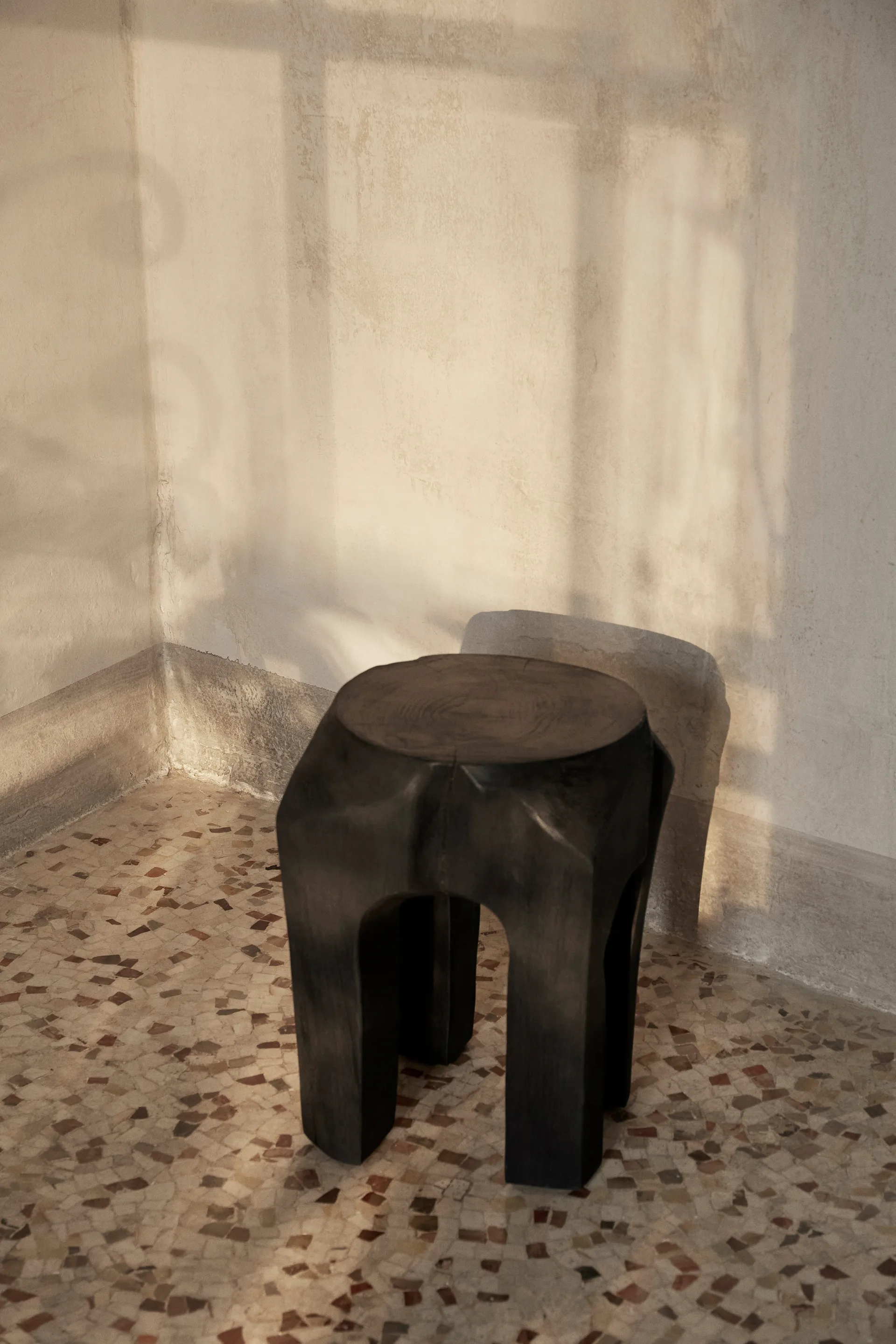 Root stool Ø30x40 cm, Black stained Ferm Living