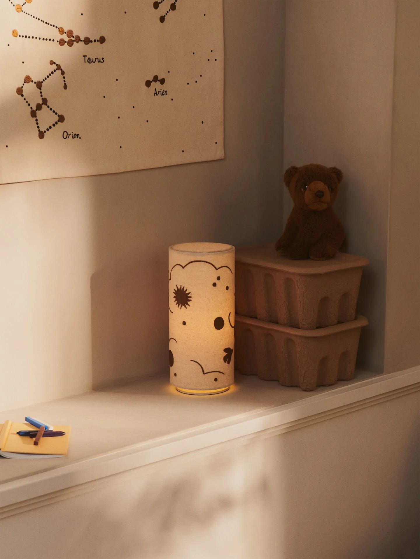 Skye table lamp, Natural-bronze Ferm Living