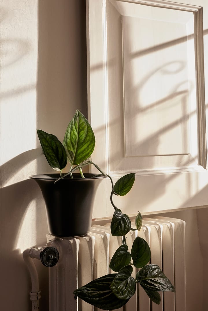 Spun Alu flower pot Ø24x17,5 cm, Blackened aluminum Ferm Living