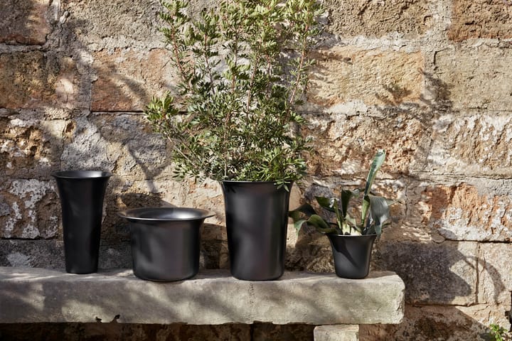 Spun Alu flower pot Ø24x17,5 cm, Blackened aluminum Ferm Living