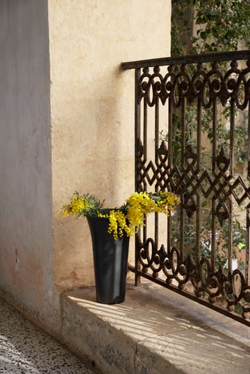 Spun Alu vase Ø21,3x41,9 cm - Blackened aluminum - Ferm Living