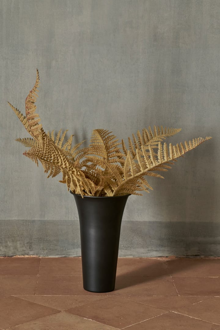 Spun Alu vase Ø21,3x41,9 cm, Blackened aluminum Ferm Living