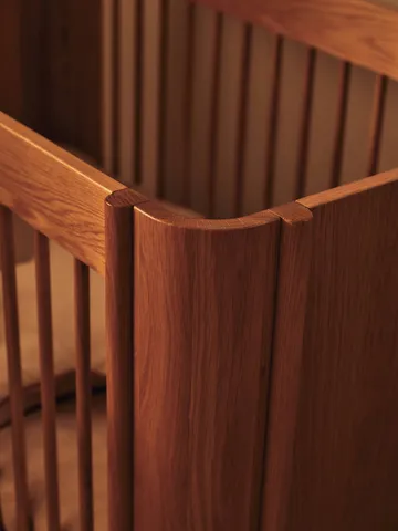 Tilu cot - Natural oak, 129x68.5x80 cm - Ferm Living