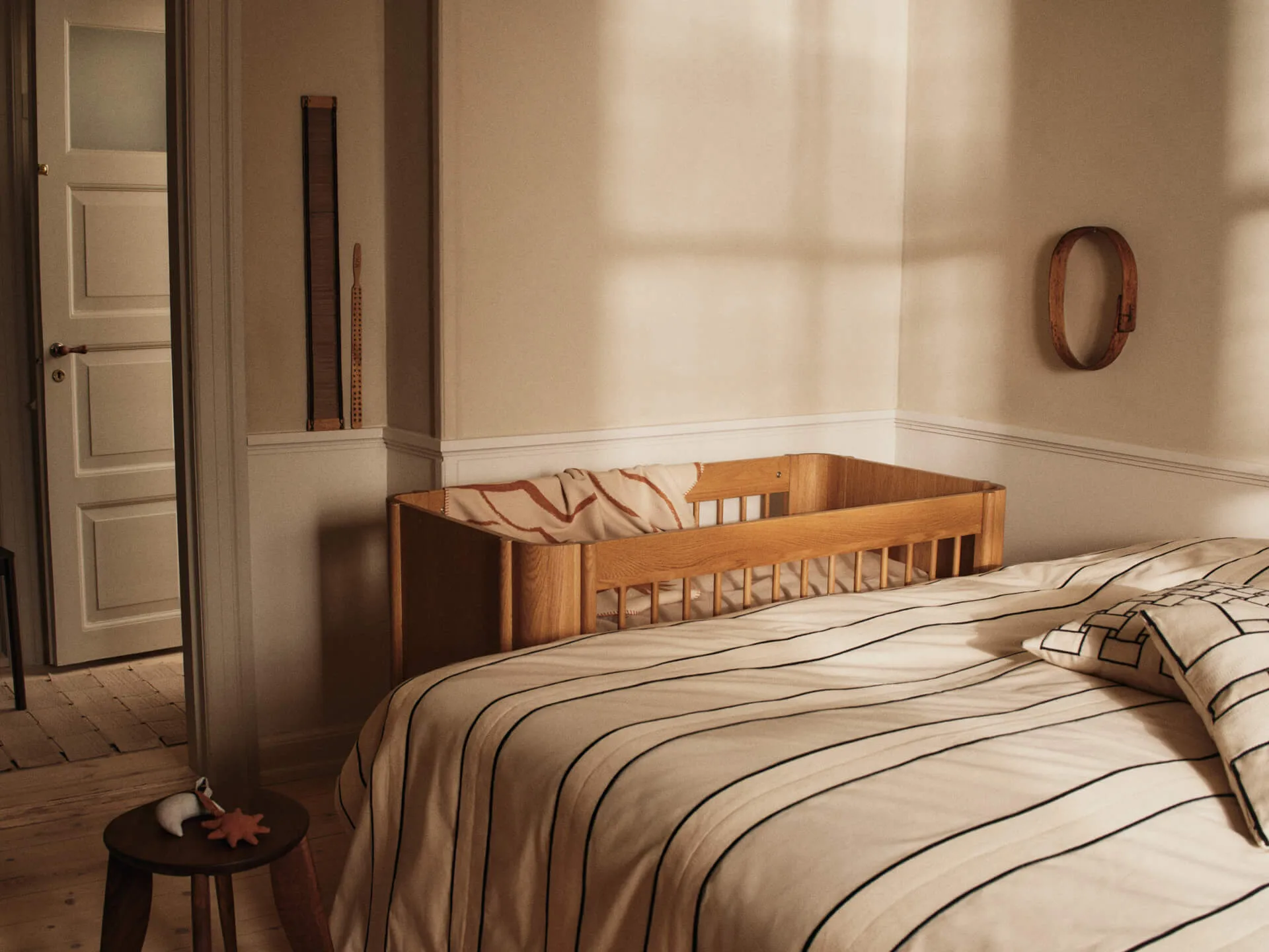 Tilu cot, Natural oak, 129x68.5x80 cm Ferm Living