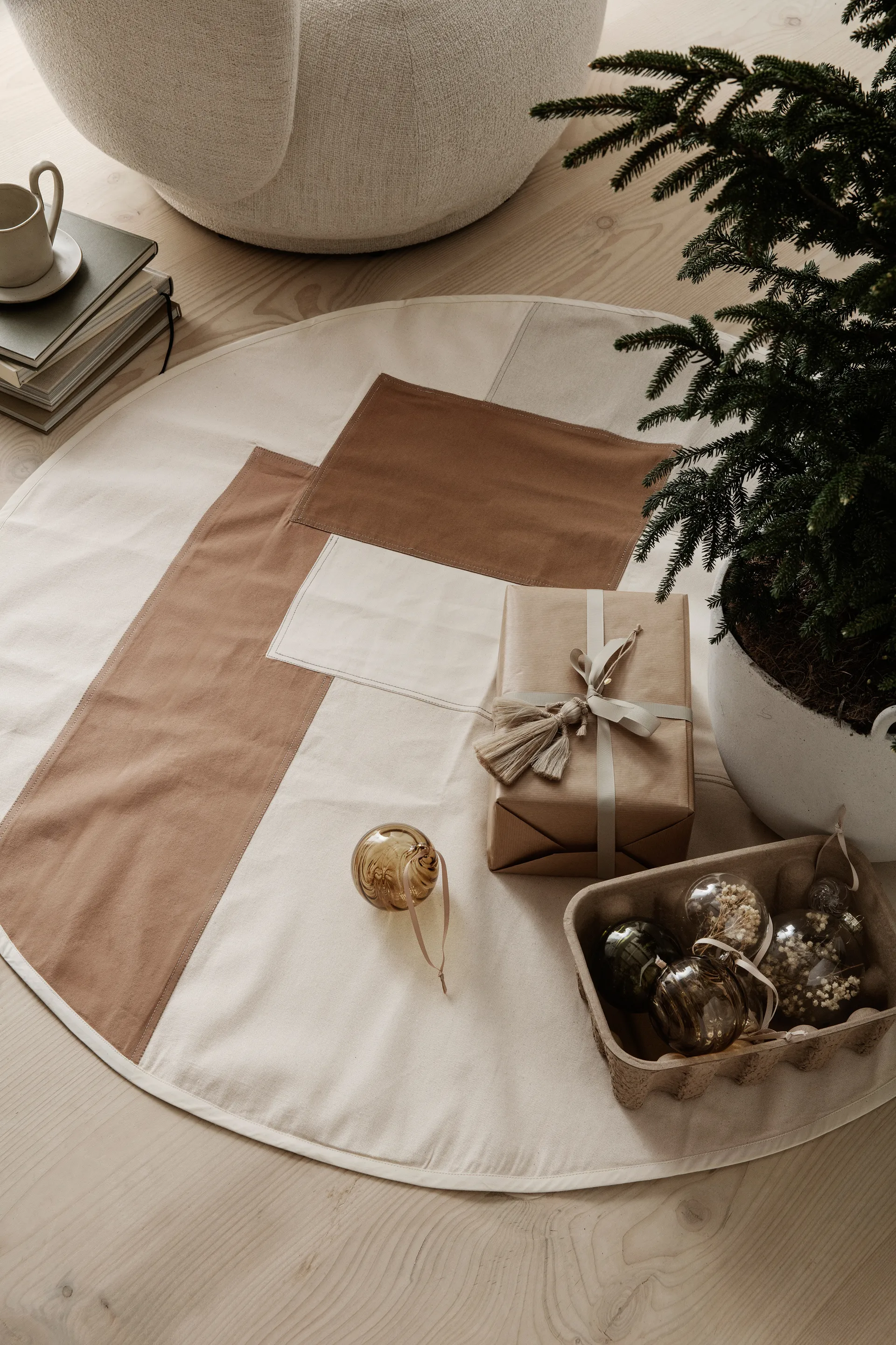 Tonal Christmas rug Ø120 cm, Natural Ferm Living