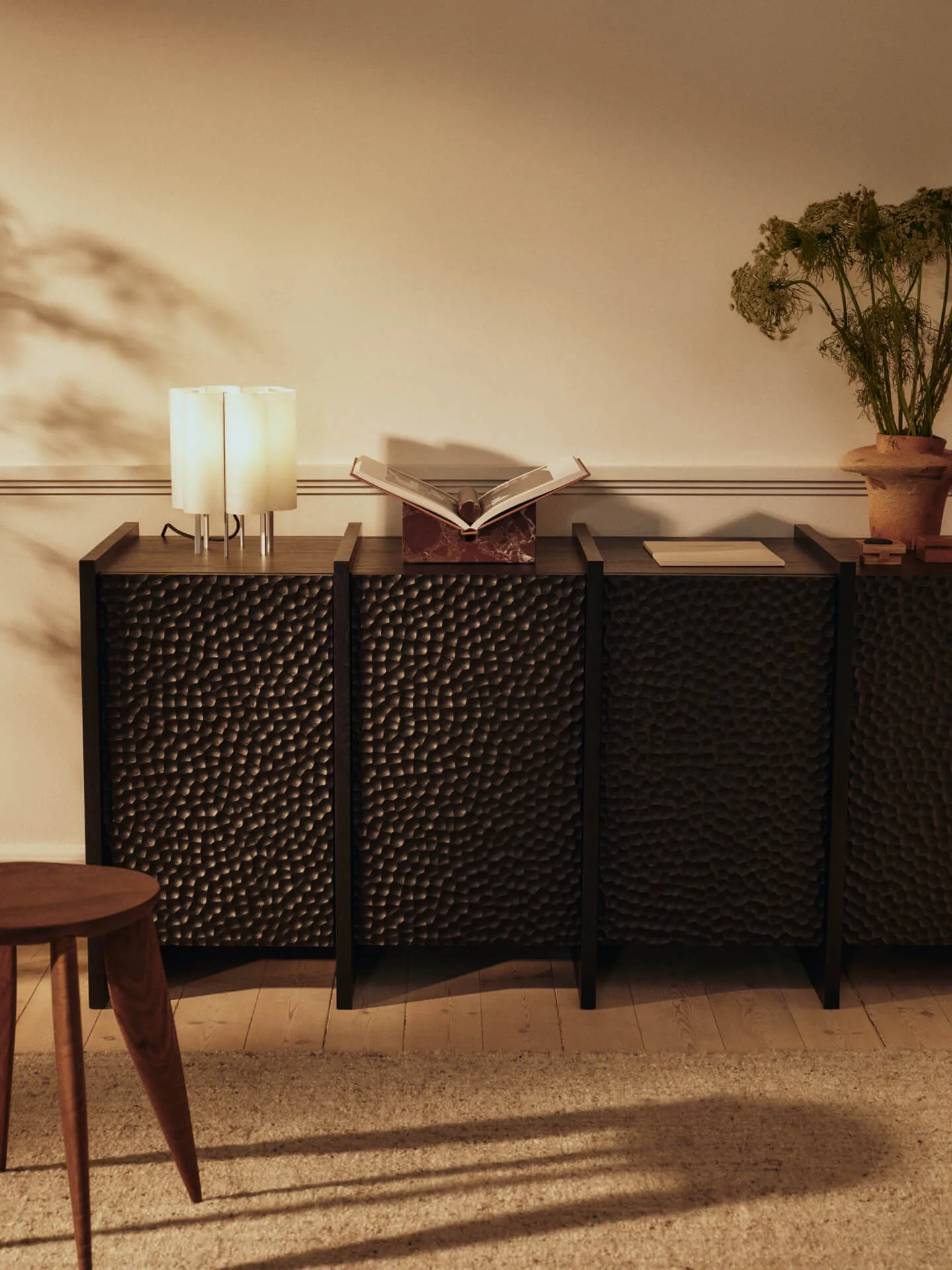 Tvara book stand, Rosso Levanto, 22x22 cm Ferm Living